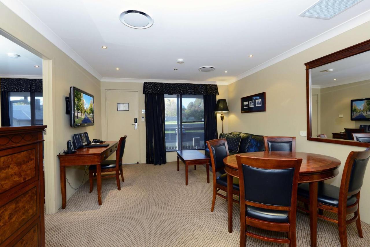 Executive King Suite,1405109099:JPEG