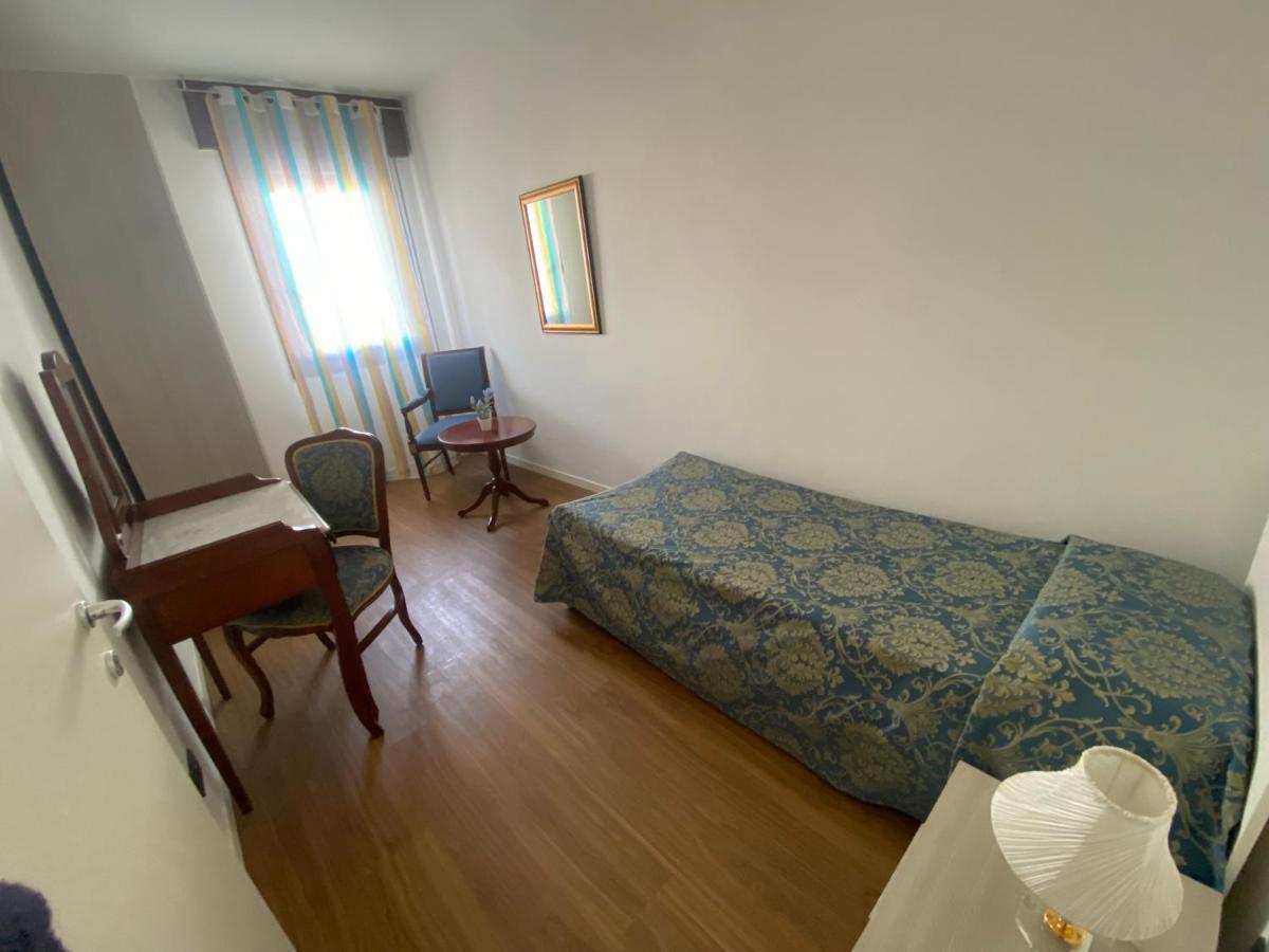 Superior Queen Room Cathedral View