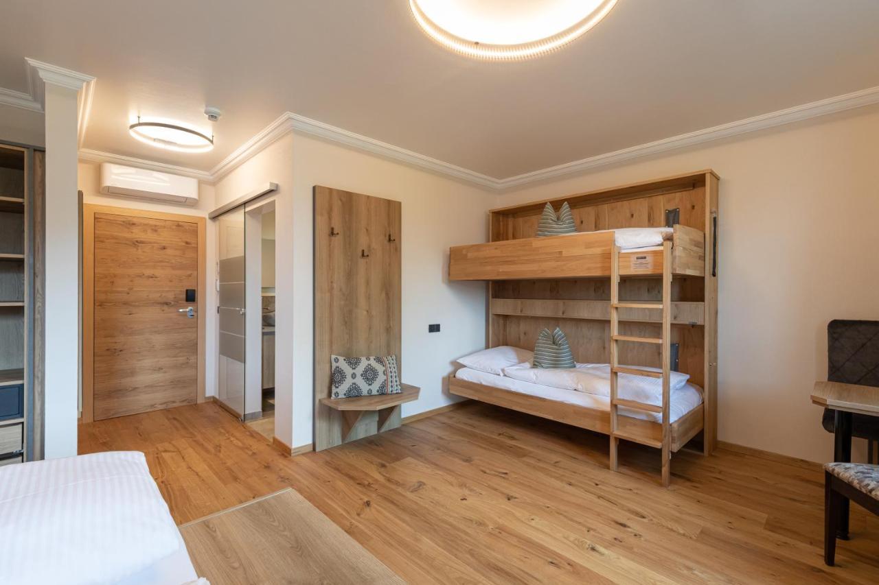Familienzimmer mit Balkon