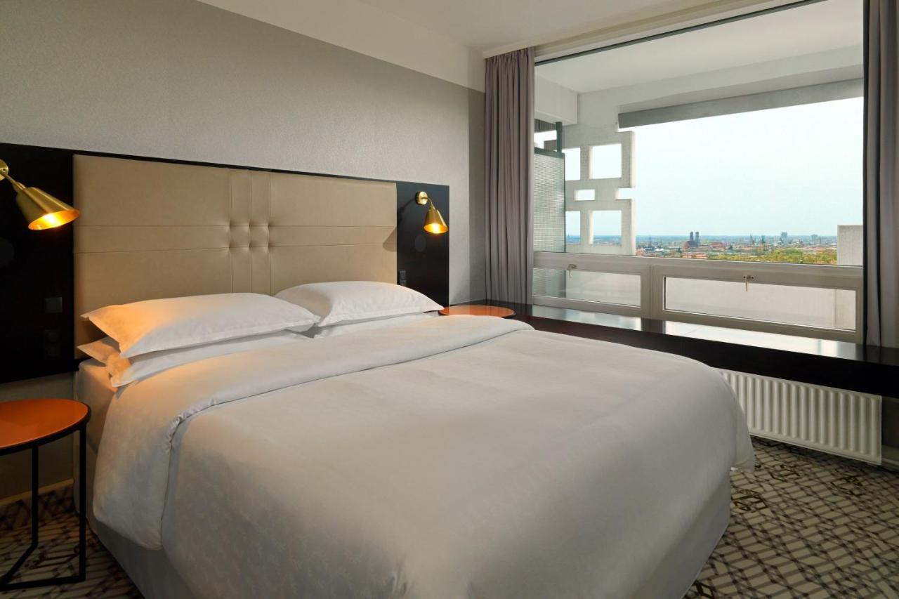Executive Suite King Size Bed,1419320889:JPEG