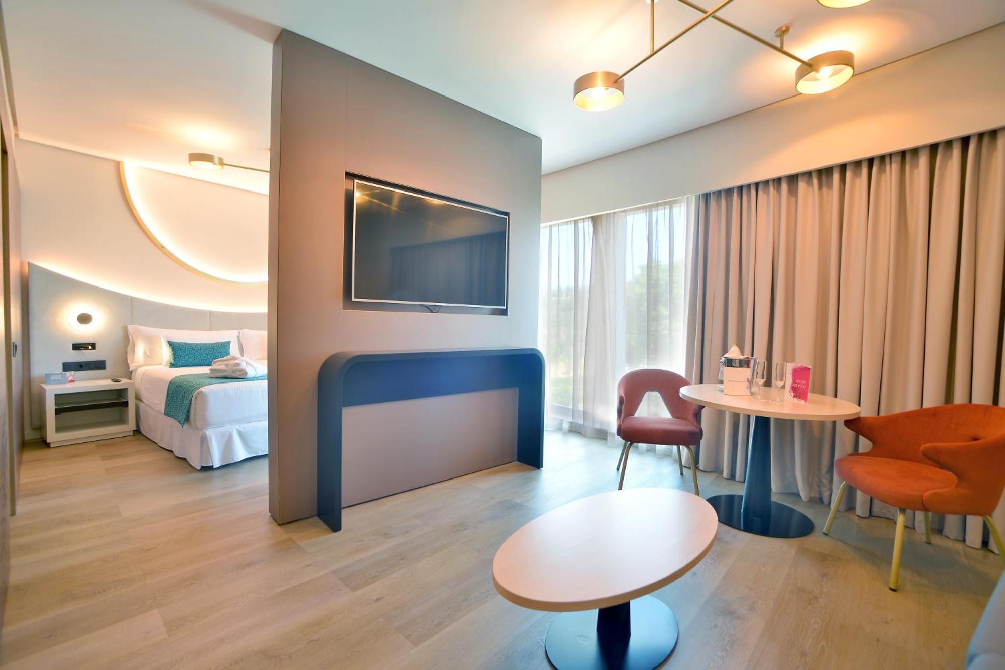 Family Suite Deluxe (2 Adults + 2 Children),1707874923:JPEG
