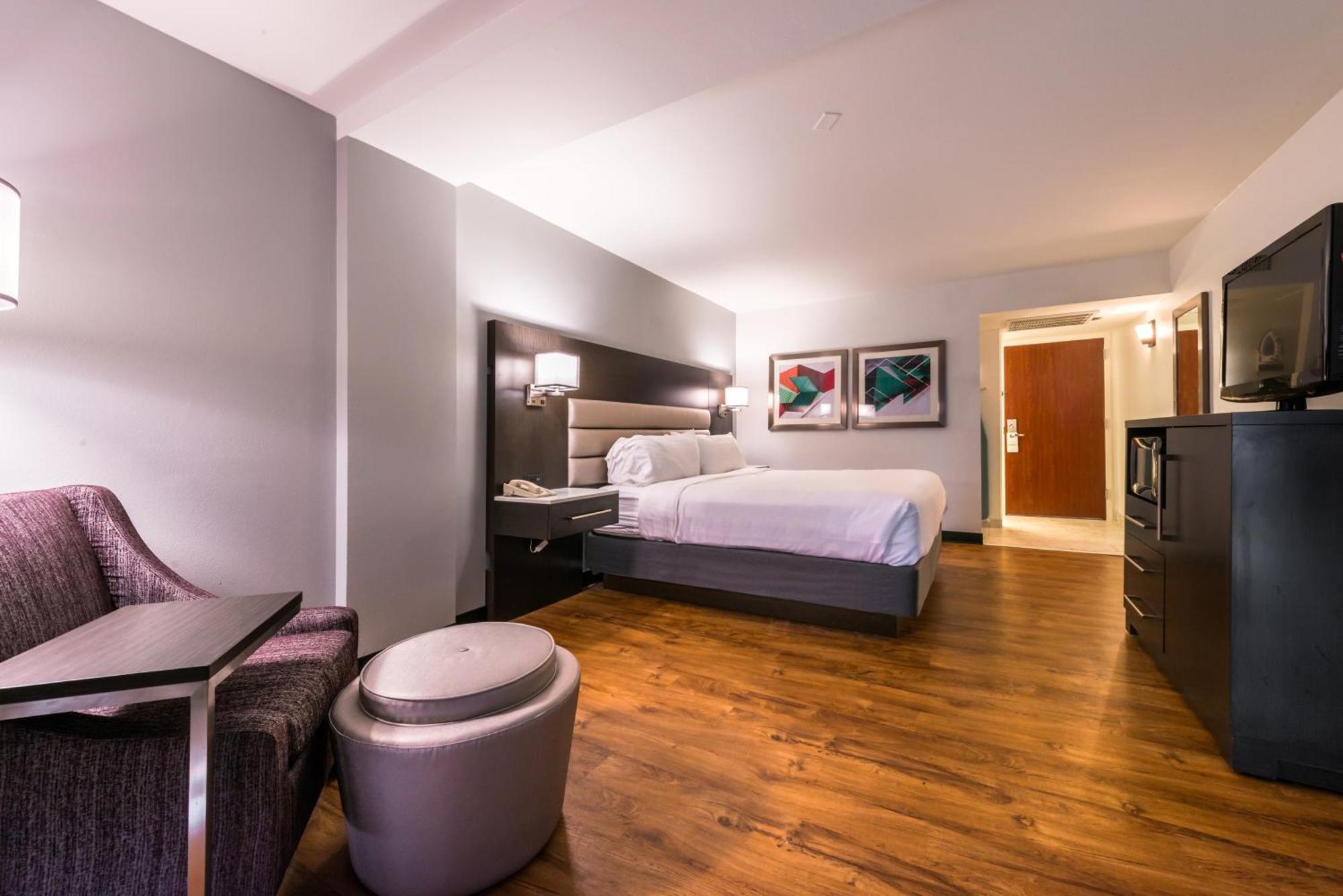 Standard Queen Room