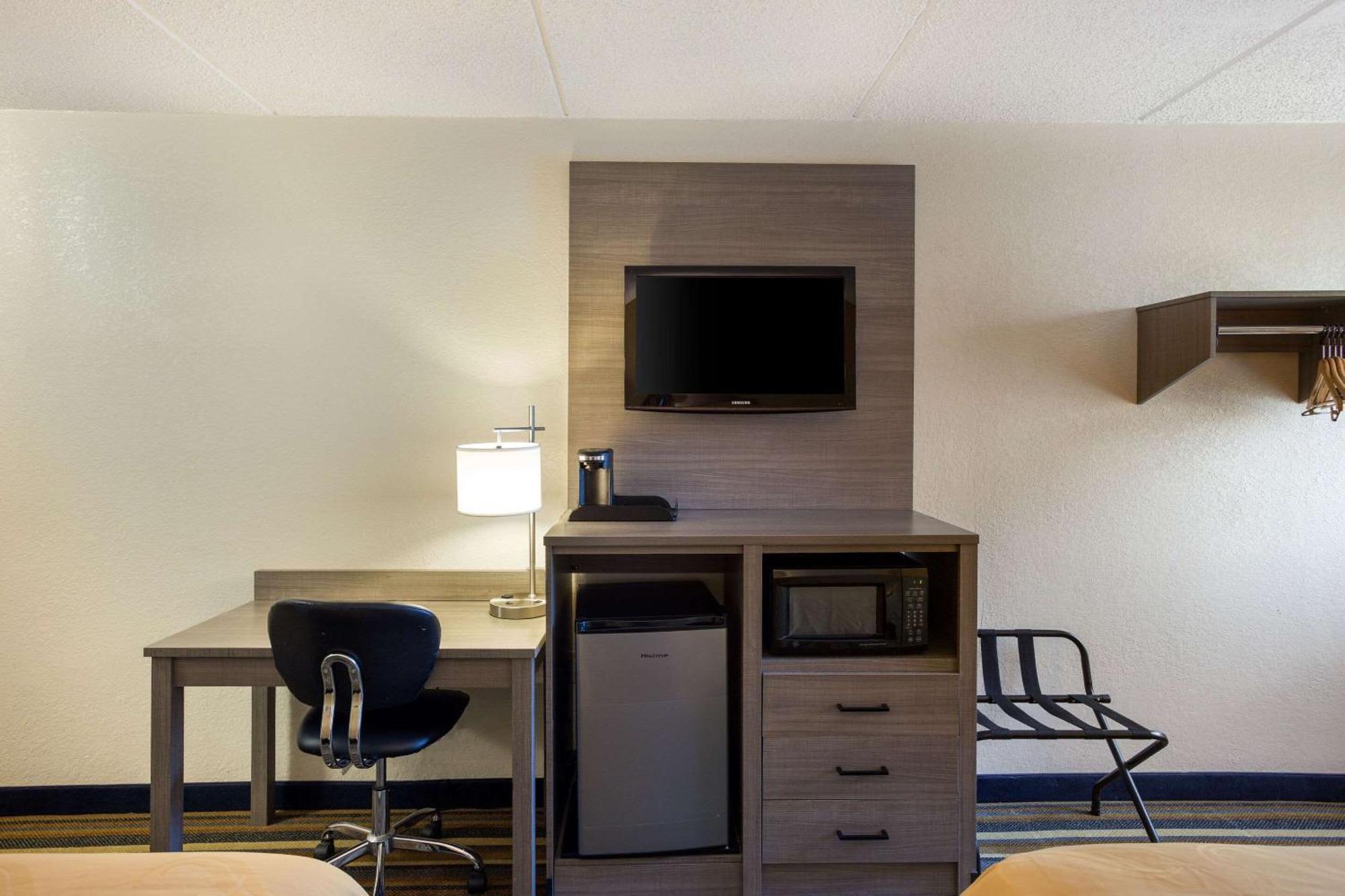 Queen Room Two Queen Beds Accessible or Non Smoking