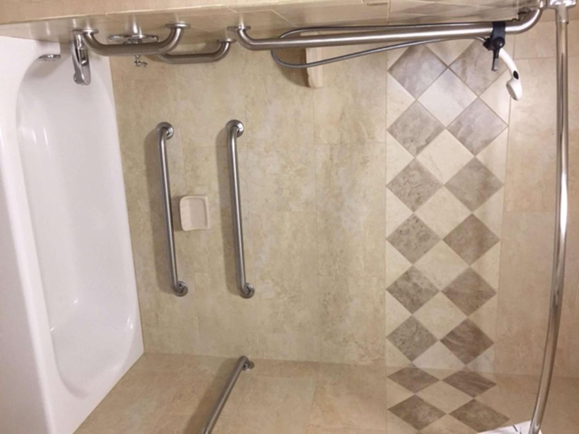 King Room Accessible Tub Mobility Hearing Access or Non-Smoking