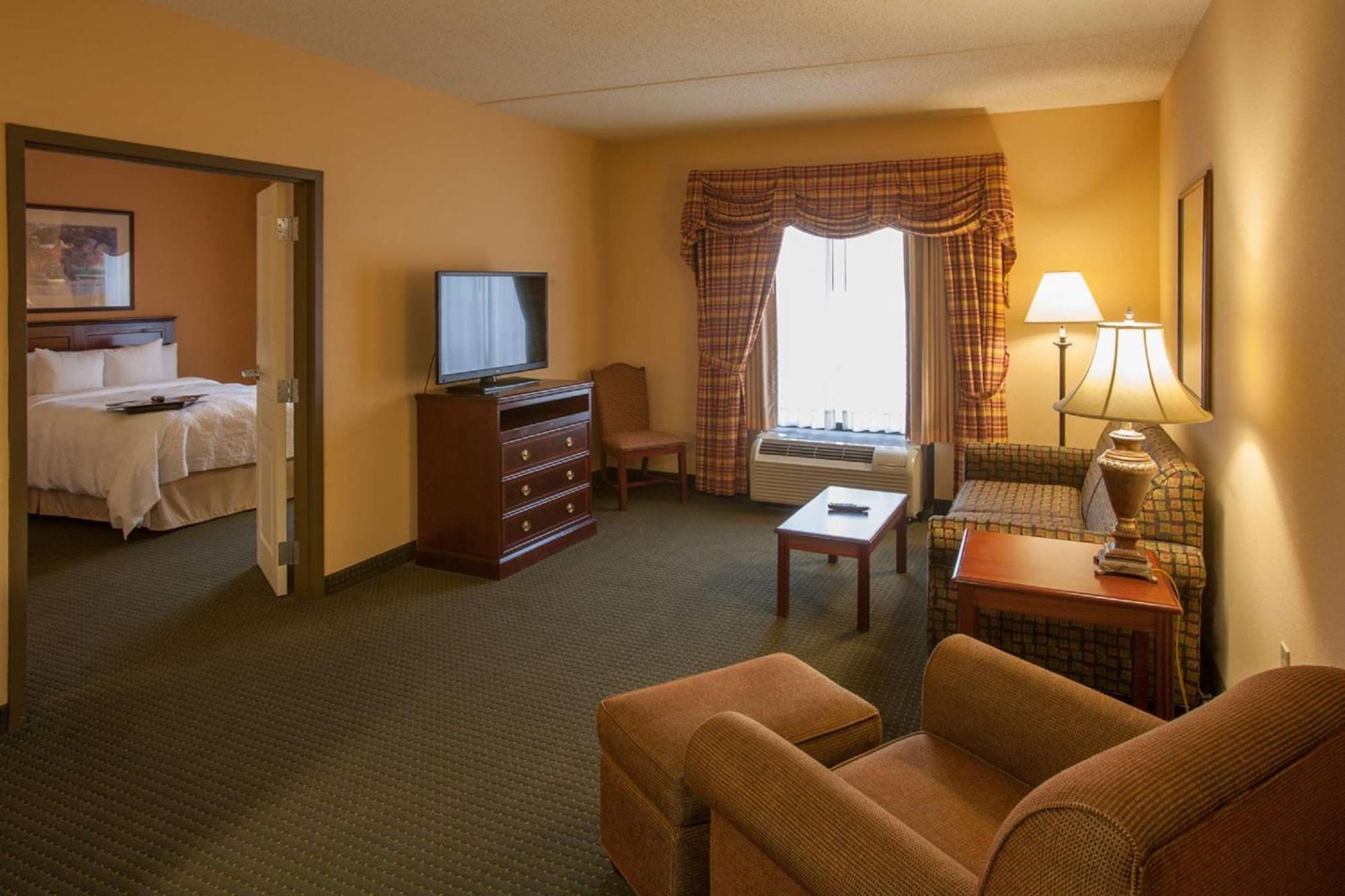One-Bedroom Queen Suite Two Queen Beds Non-Smoking
