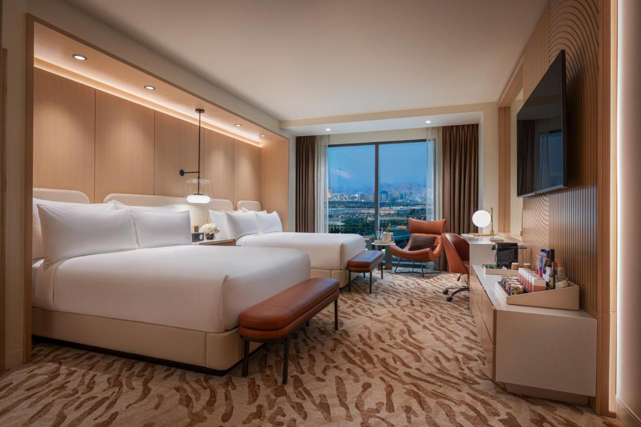 Resort Two Queen Mountain View