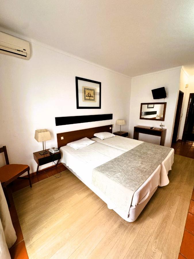 Deluxe Doppelzimmer (2 Erwachsene & 1 Kind)