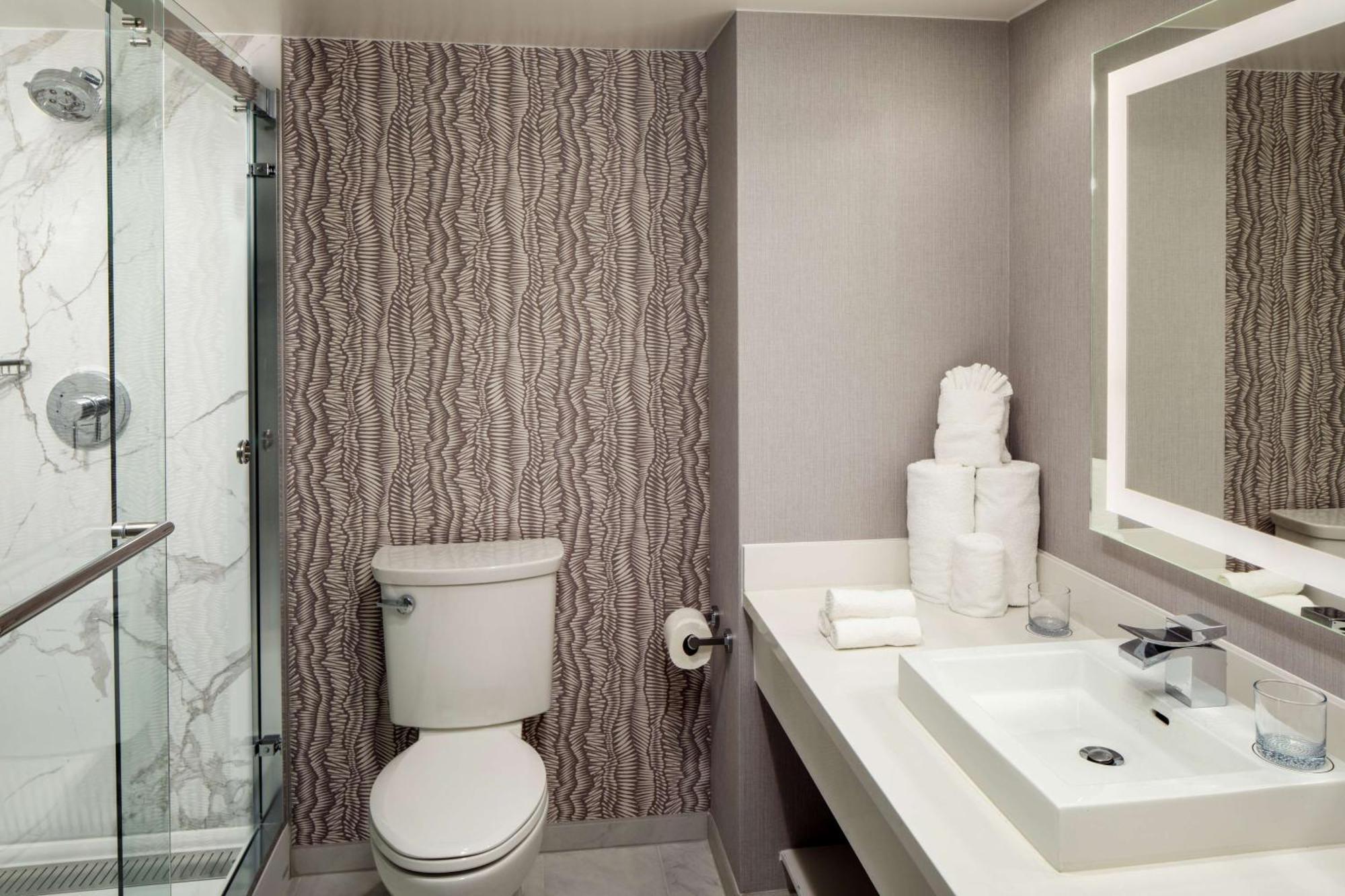 One-Bedroom King Suite,1500116944:JPEG