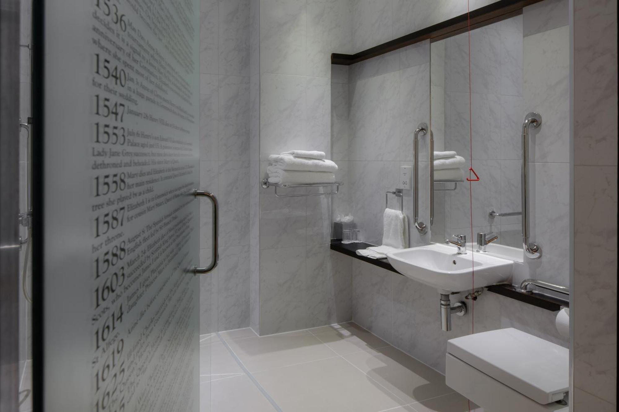 Twin Room Mobility Access