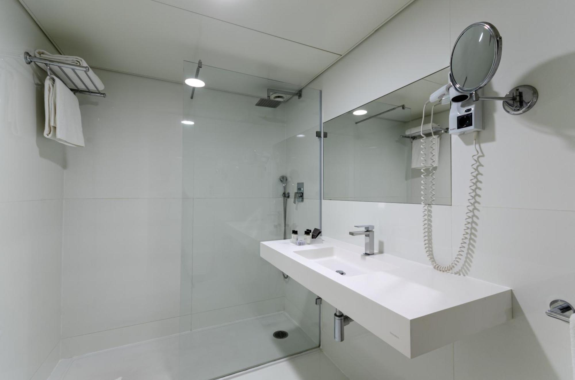 Quarto Duplo ou Twin (2 Adultos + 1 Criança)