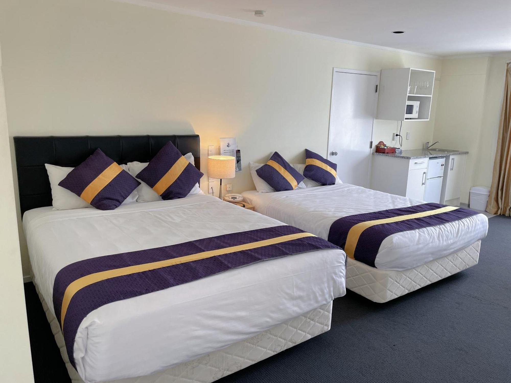 Queen Room Two Queen Beds Upstairs