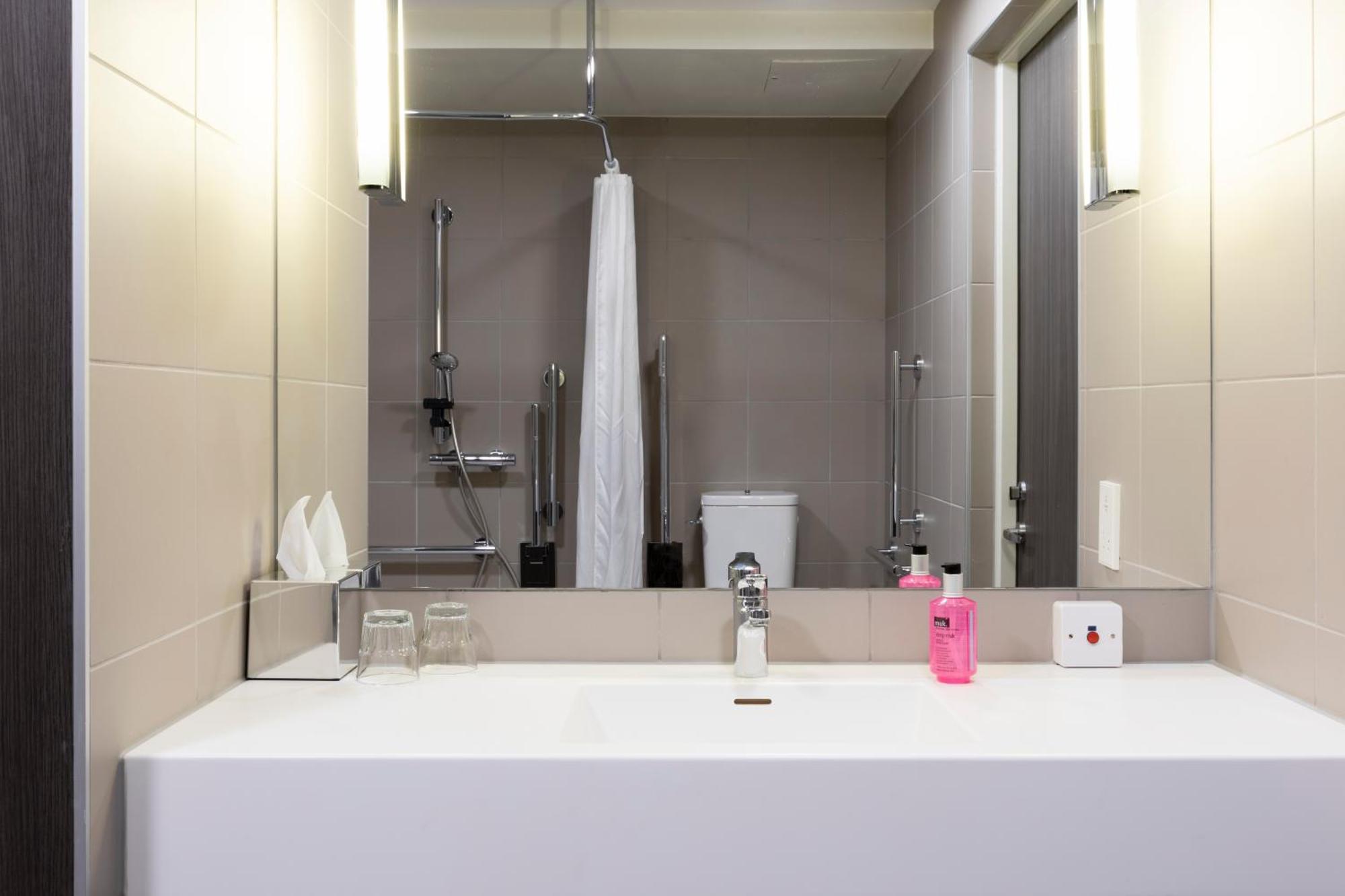 Moxy Premium Queen Room Balcony
