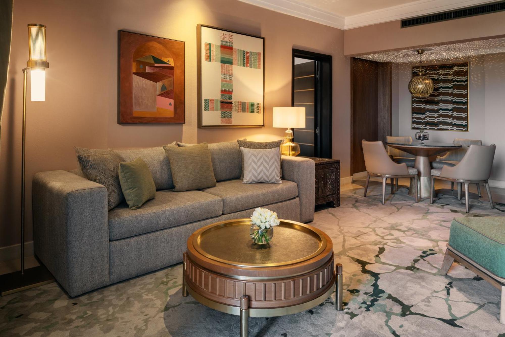 Suite met Kingsize Bed en Terras - Uitzicht op het Zwembad