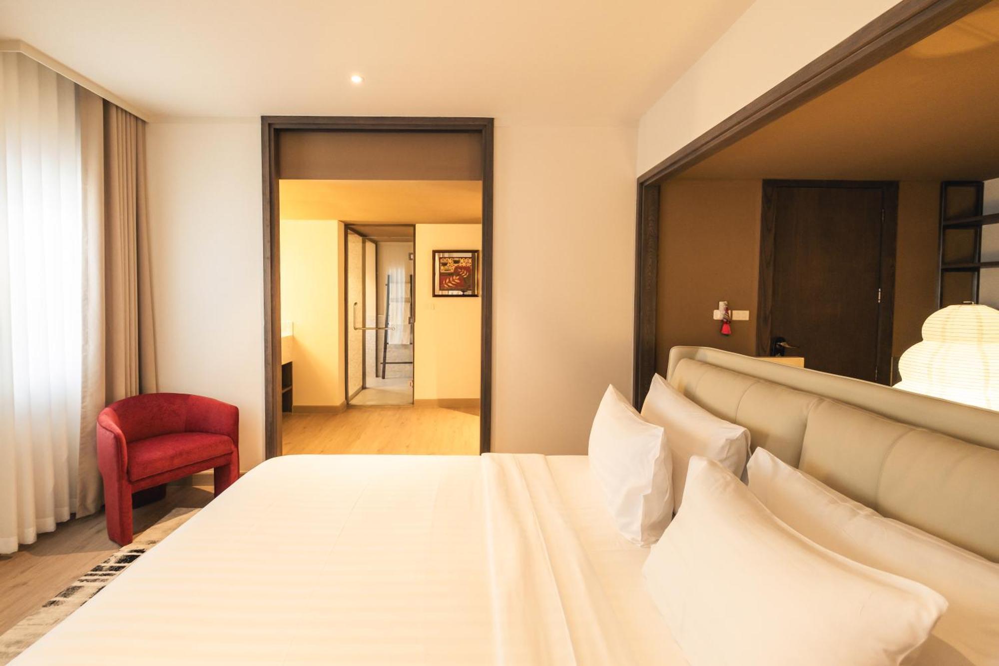 Deluxe King Suite