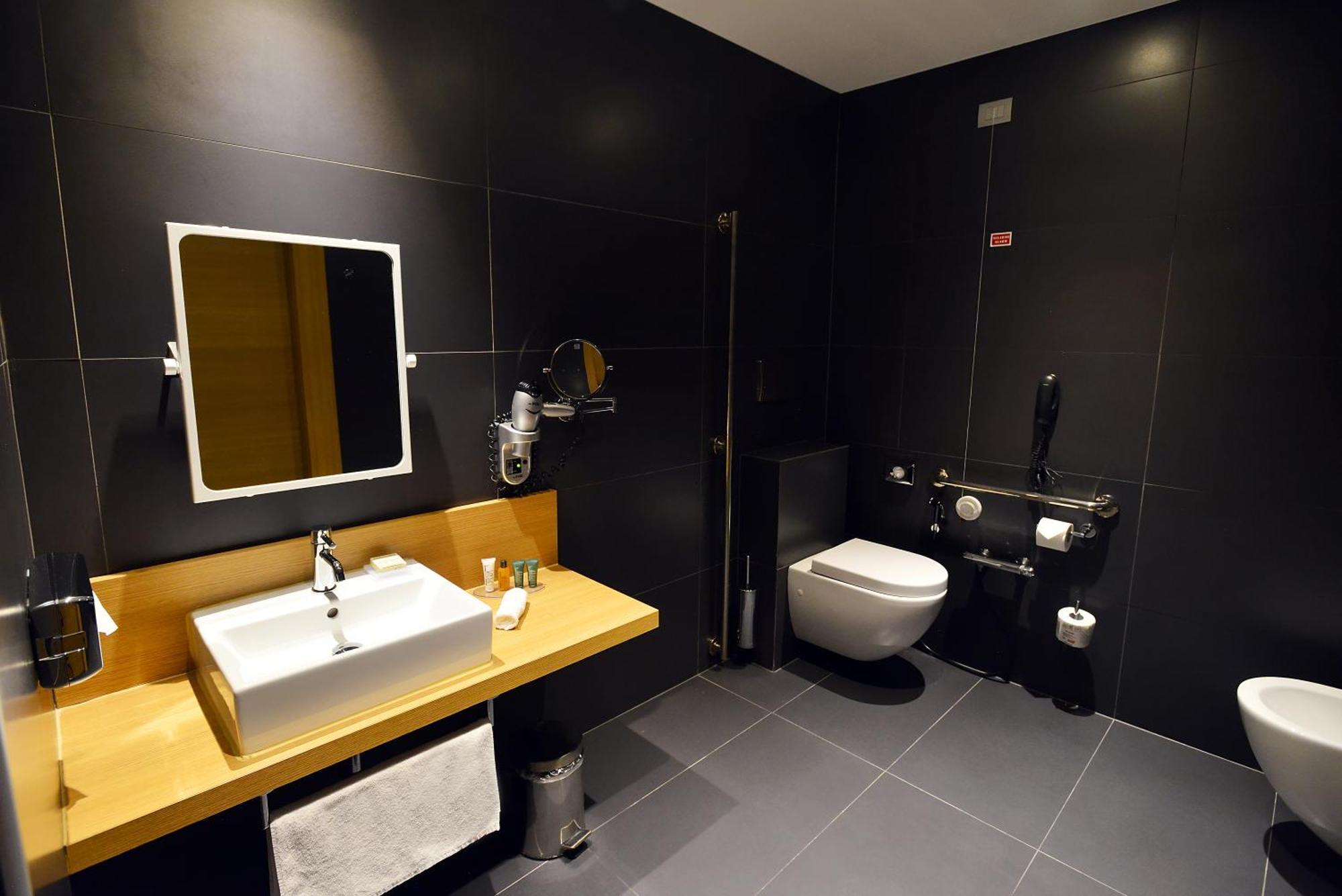 Twin Room Mobility Access
