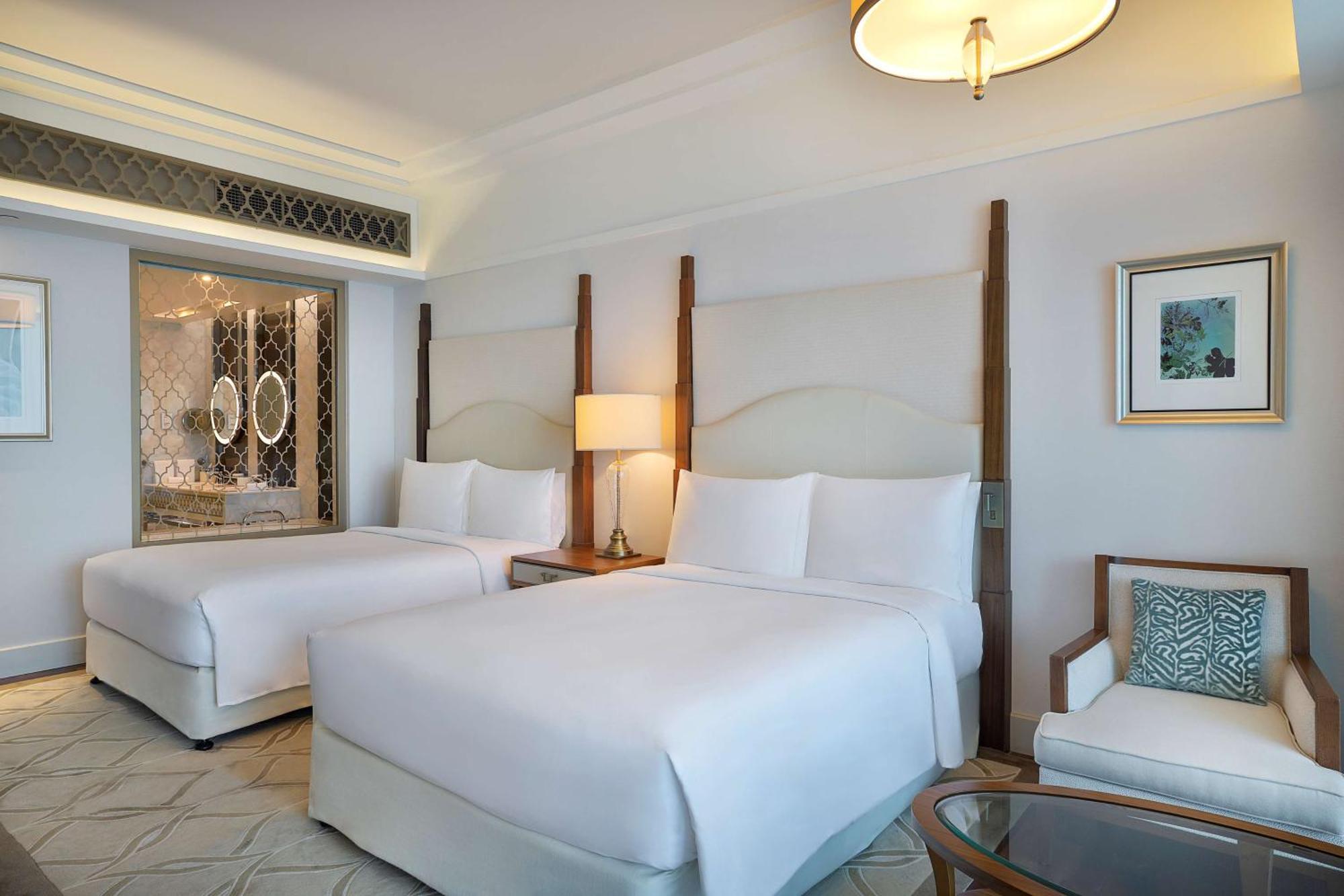 Club Kamer met 2 Queensize Bedden en Uitzicht op Zee