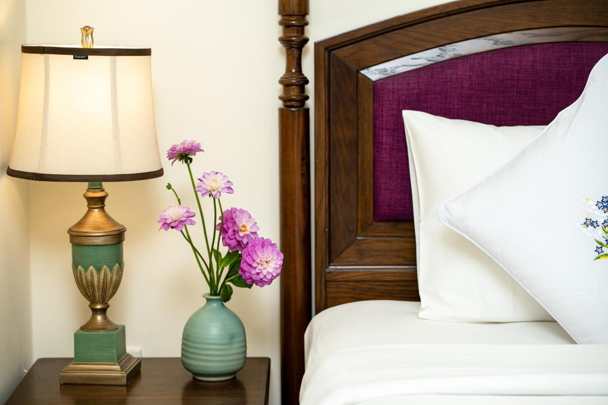 Deluxe Twin with No Window - Free 30 Mins Foot Massage