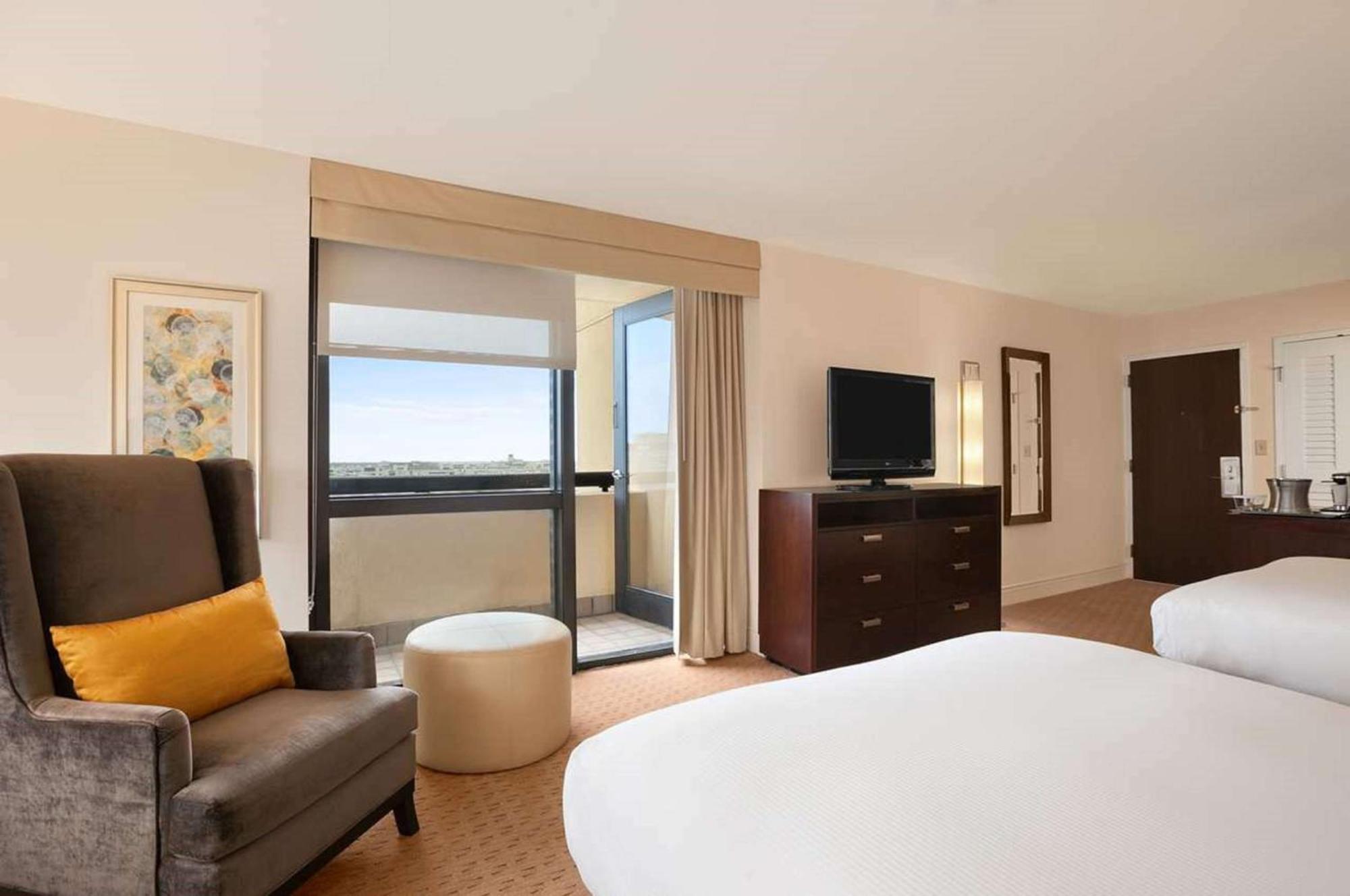 Queen Room Two Queen Beds Lagoon View