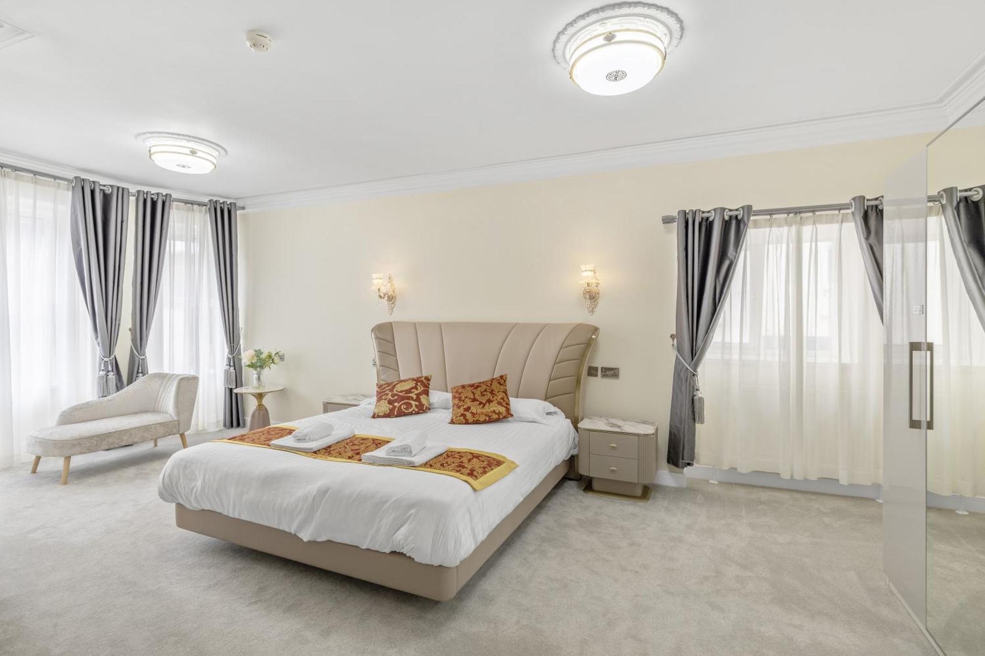 Superior King Room