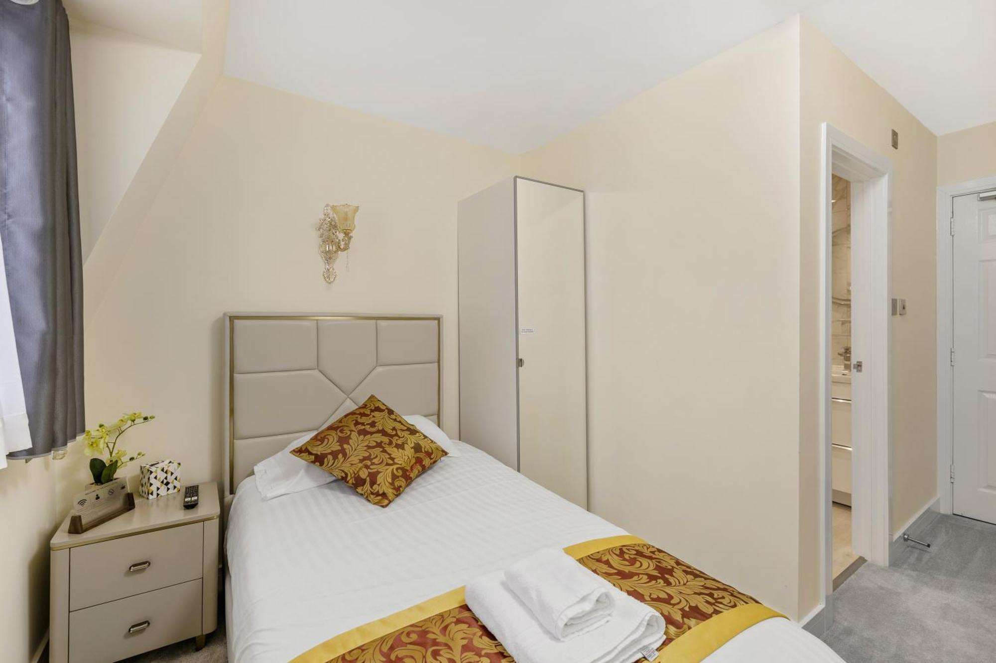 Deluxe Single Room