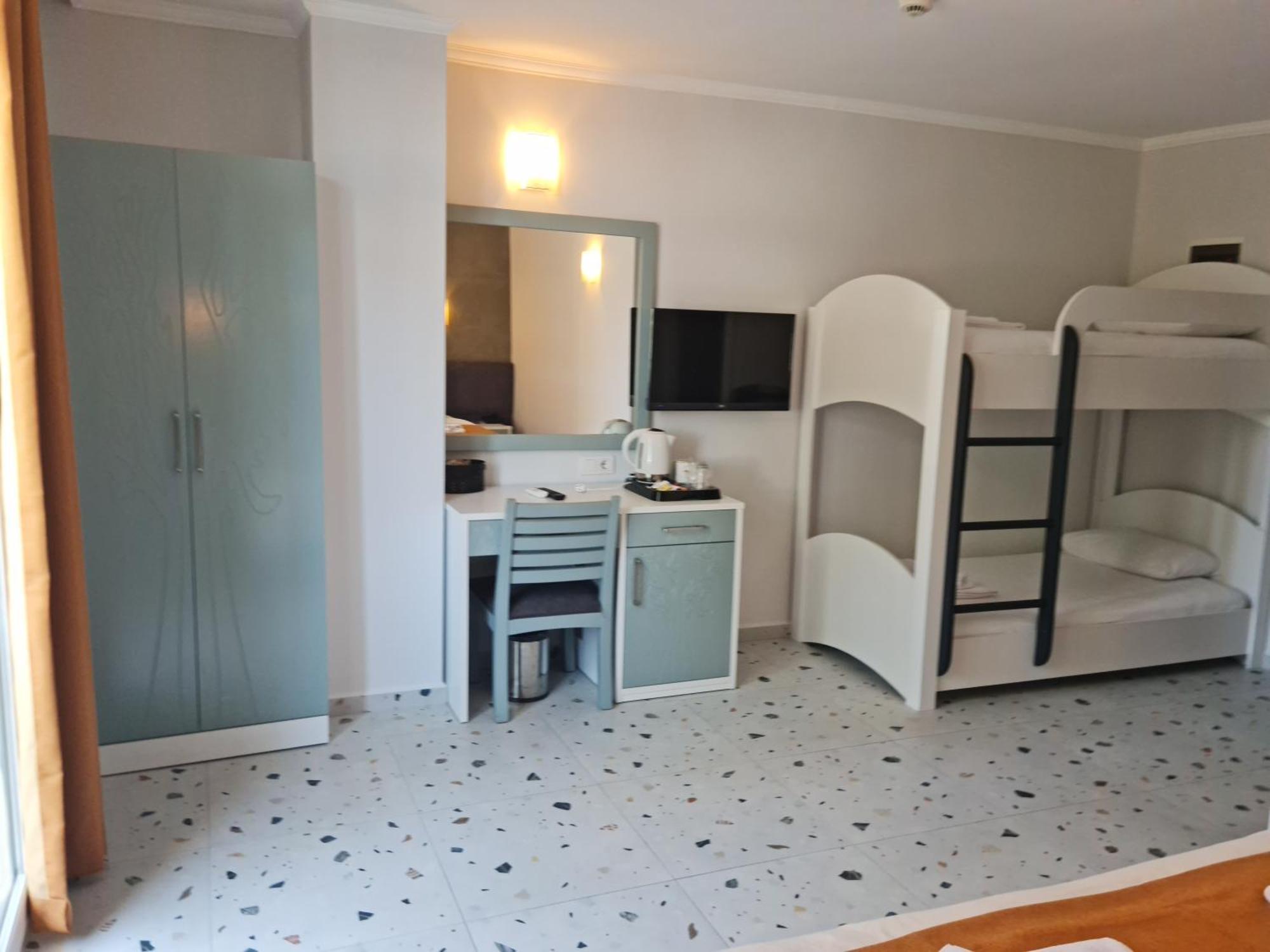 Deluxe Family Room