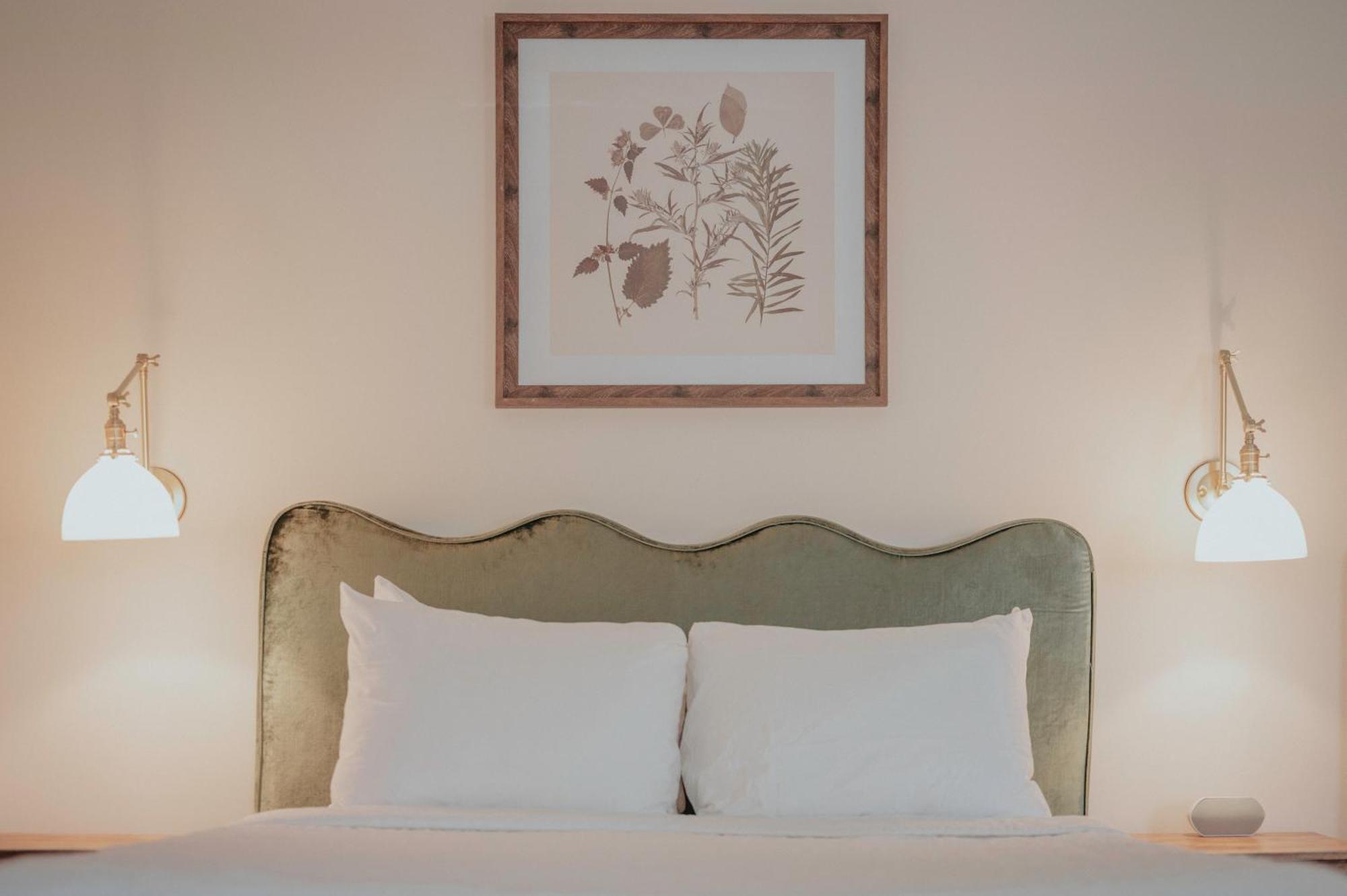 Deluxe Queen Room,1580206478:JPEG