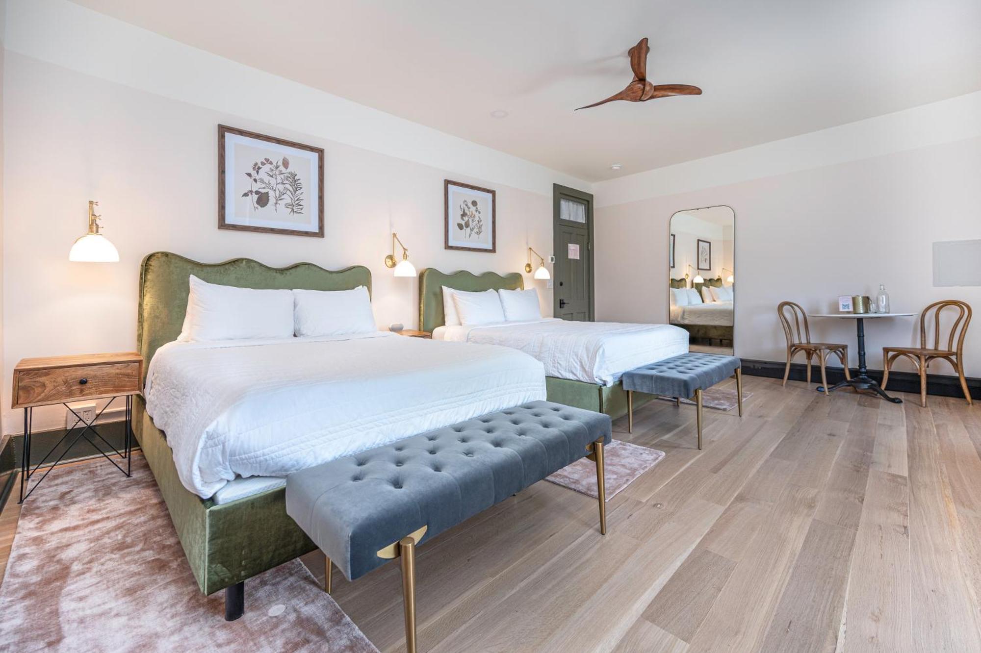 Deluxe Double Room,1580206489:JPEG