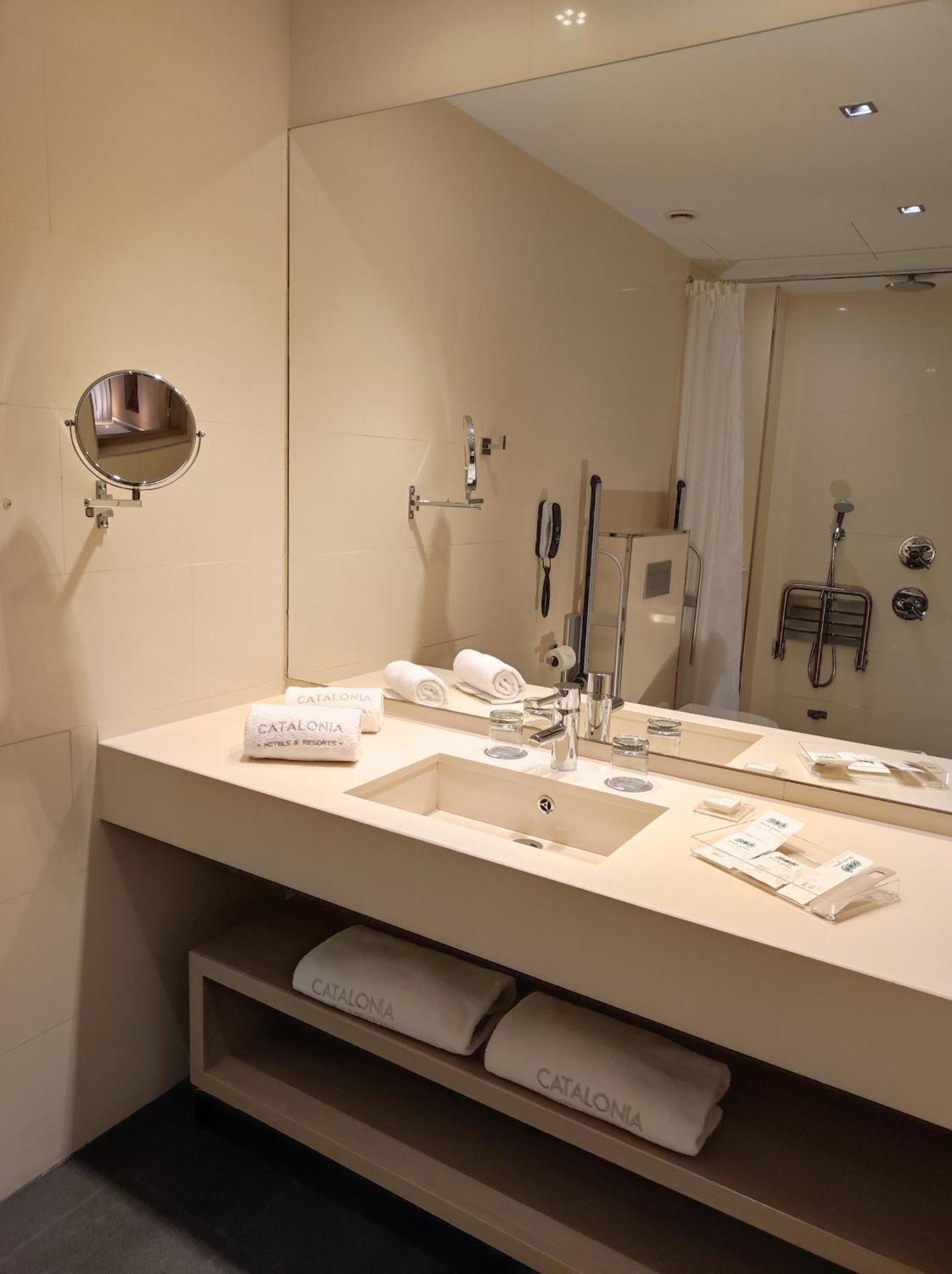 Double or Twin Room Disability Access