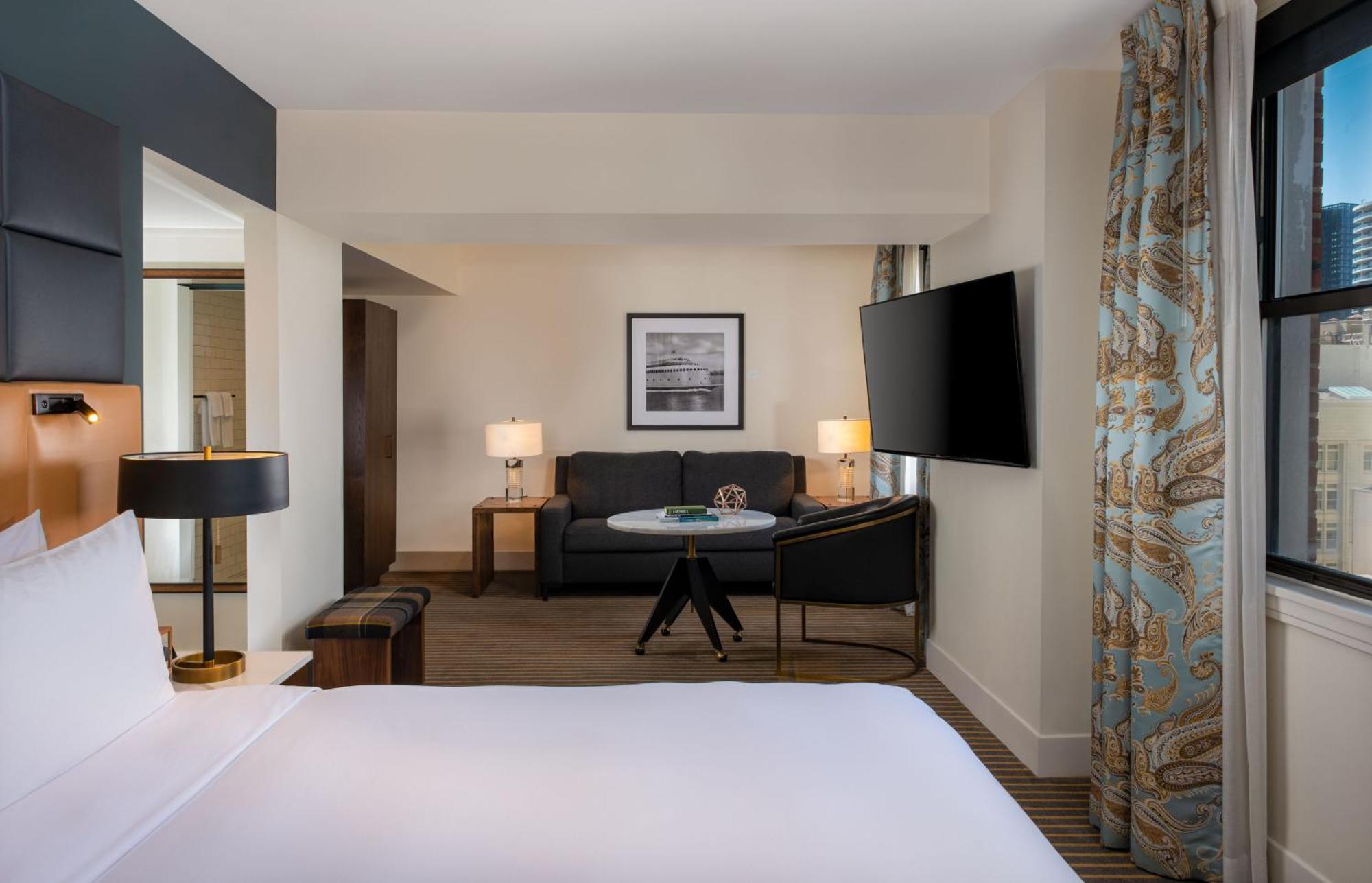 Junior King Suite with City View,1730027360:JPEG