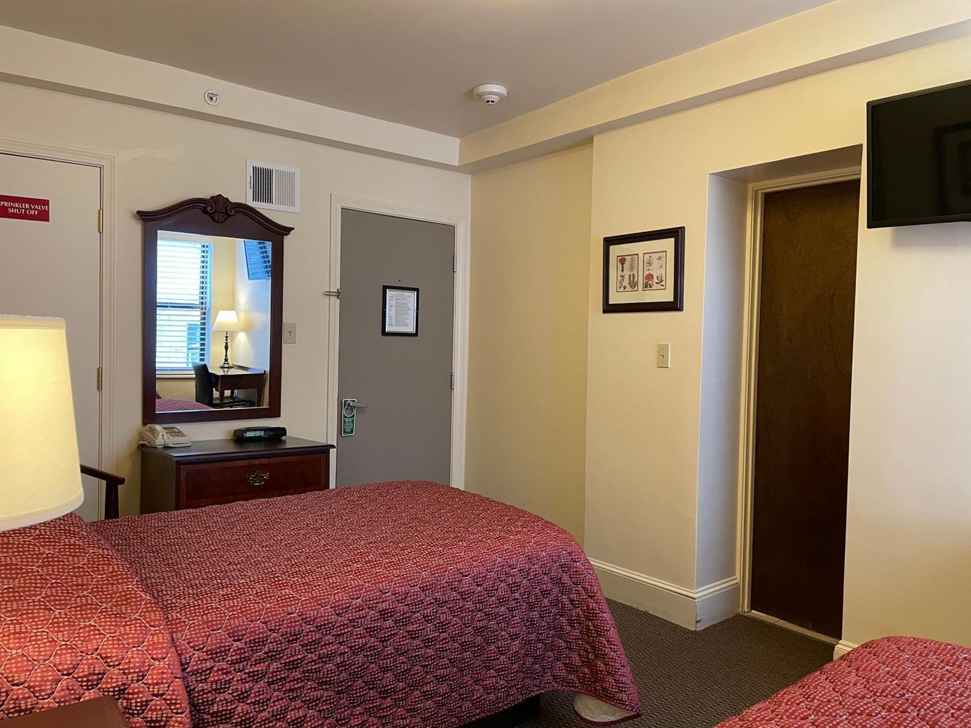 Standard Twin Room Private Bathroom