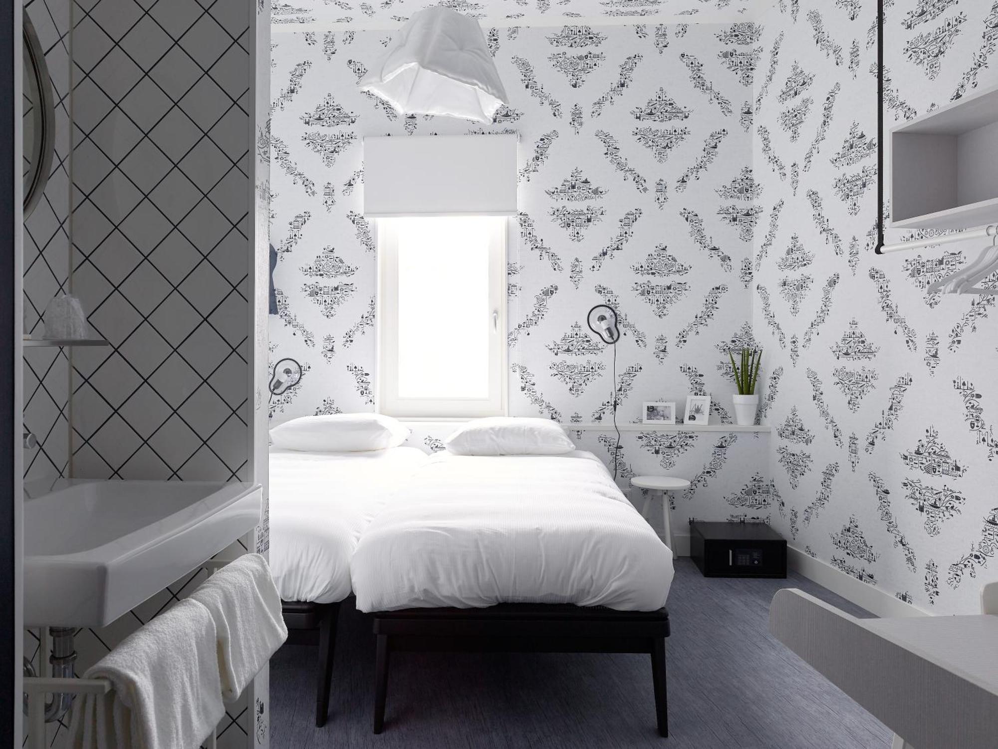 Medium Room