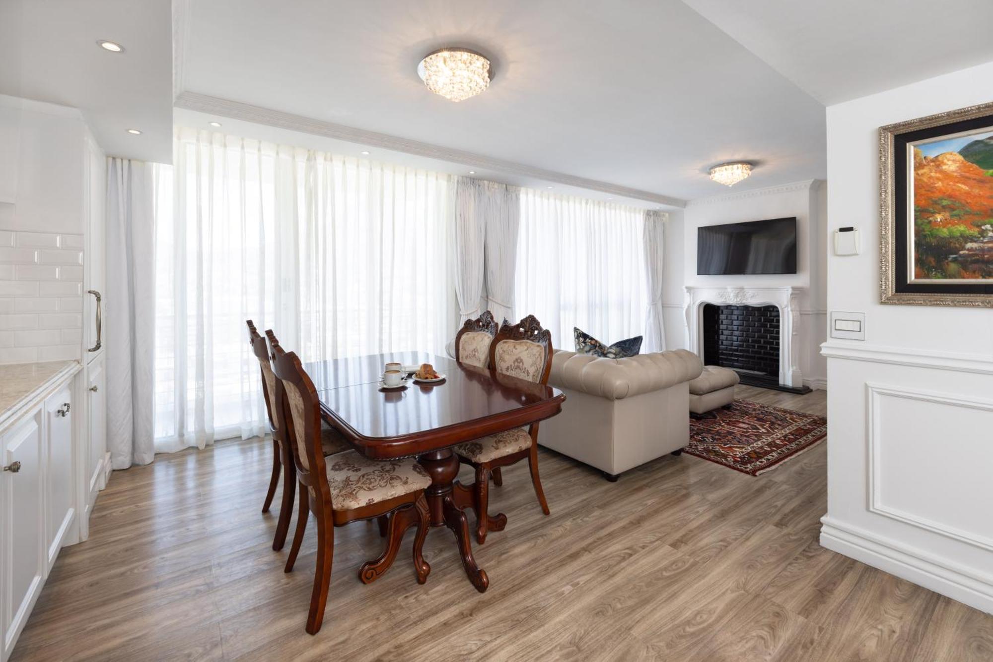 Deluxe Three-Bedroom Suite