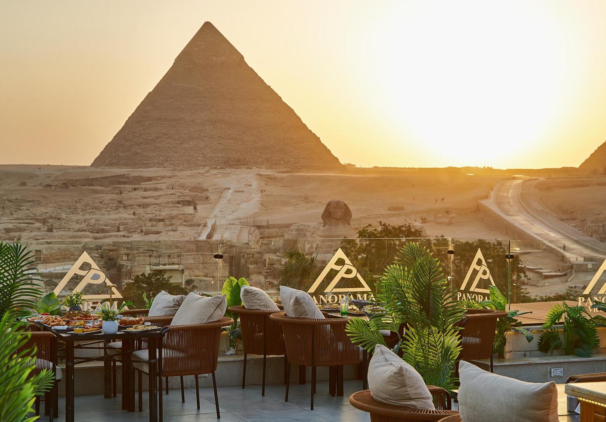 Deluxe Double or Twin Room Pyramids View