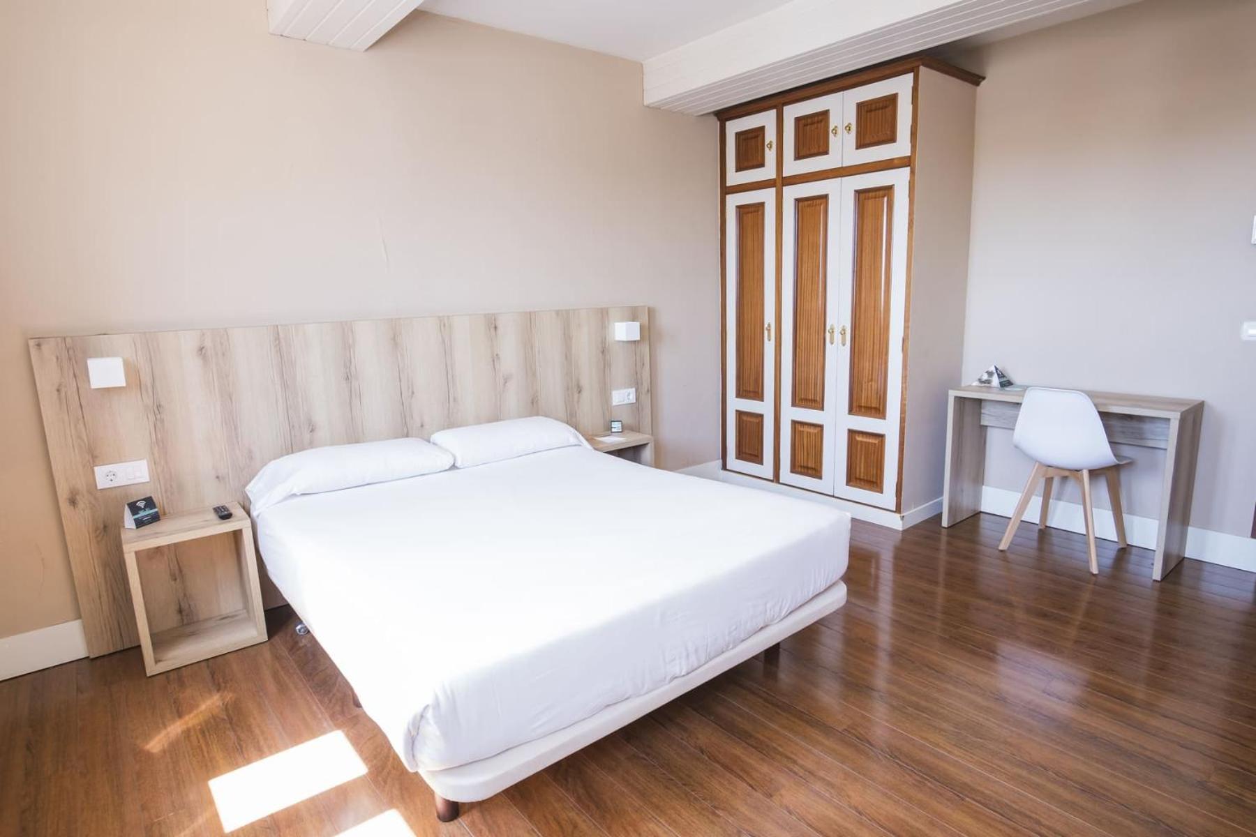 Economy Double or Twin Room,1597543321:JPEG