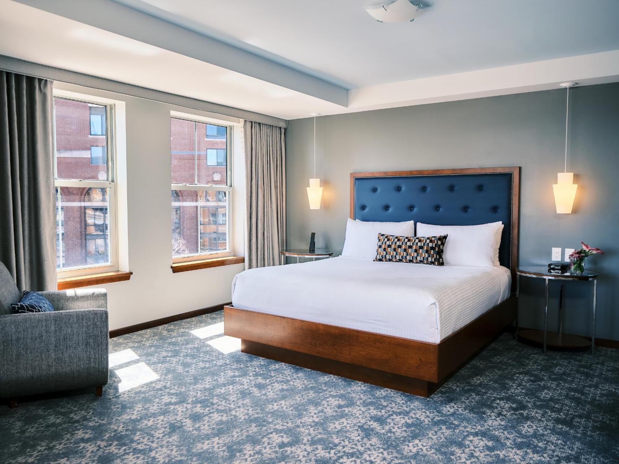 Deluxe Queen Room
