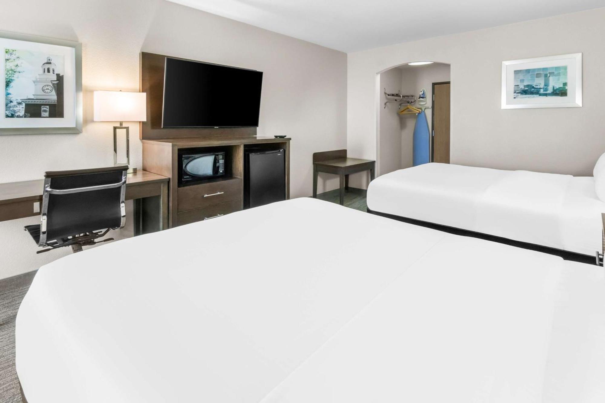 Queen Room Two Queen Beds Non-Smoking