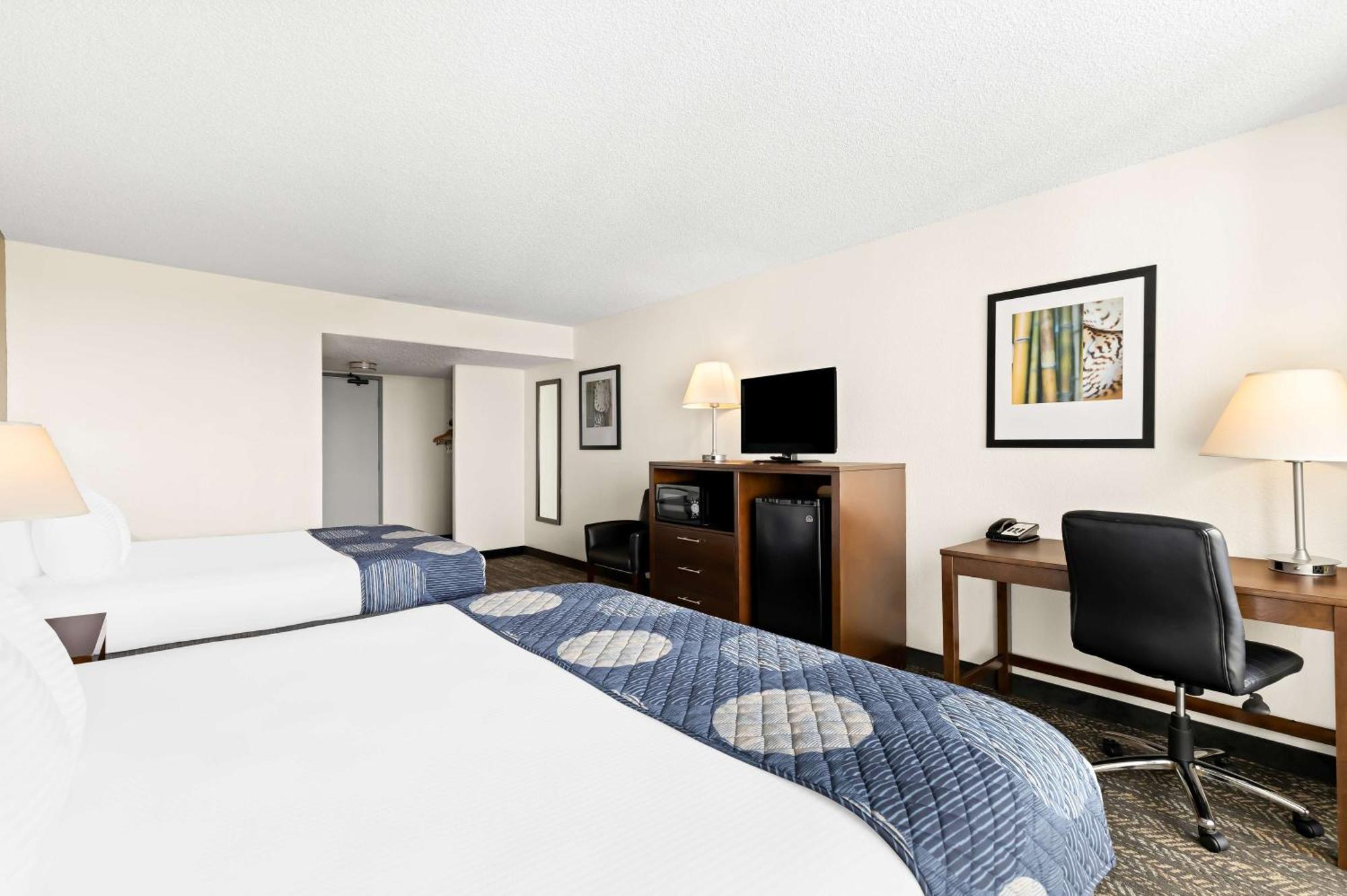 Queen Room Two Queen Beds Balcony City View or Smoking