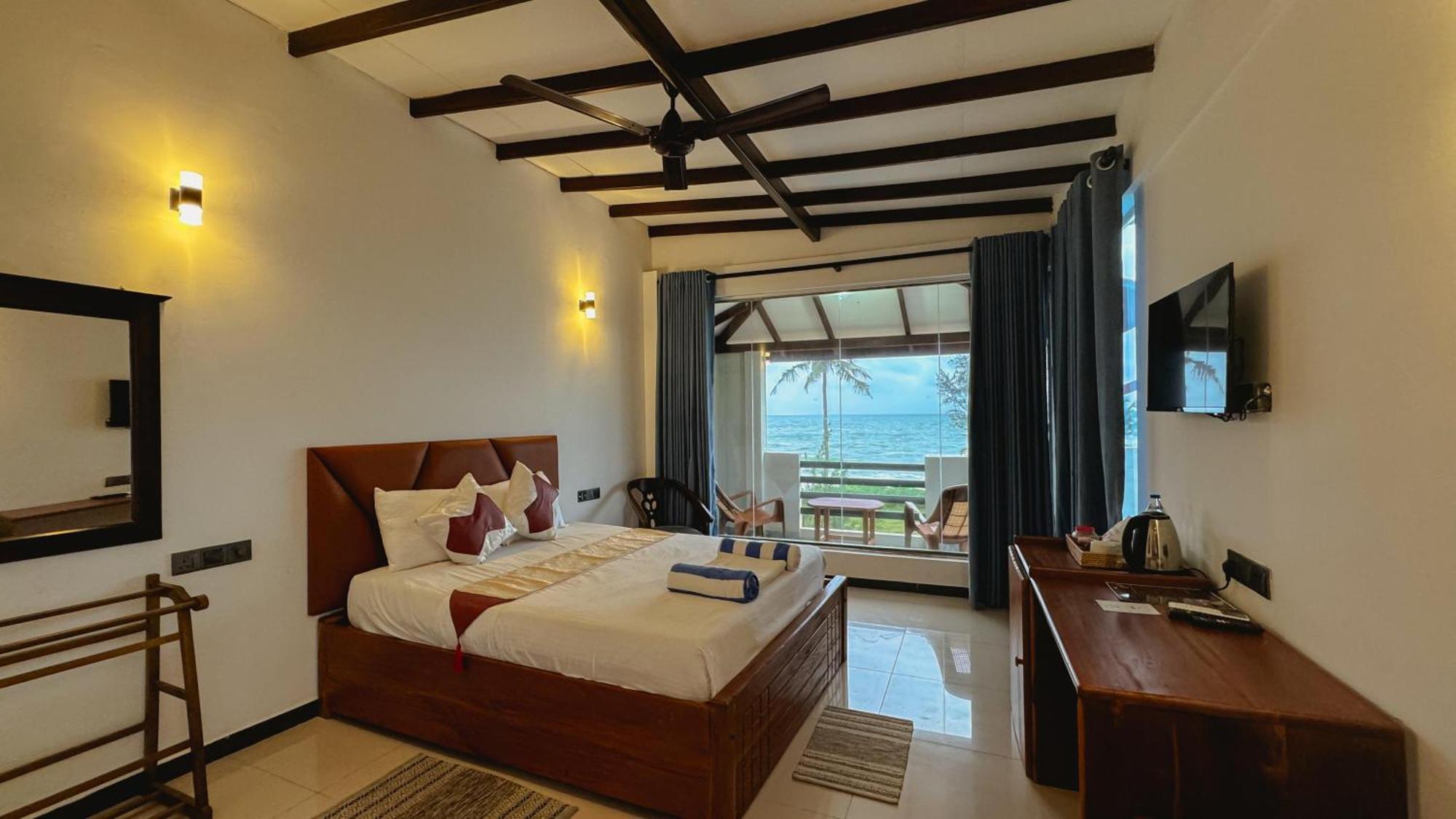 One-Bedroom Apartment Sea View