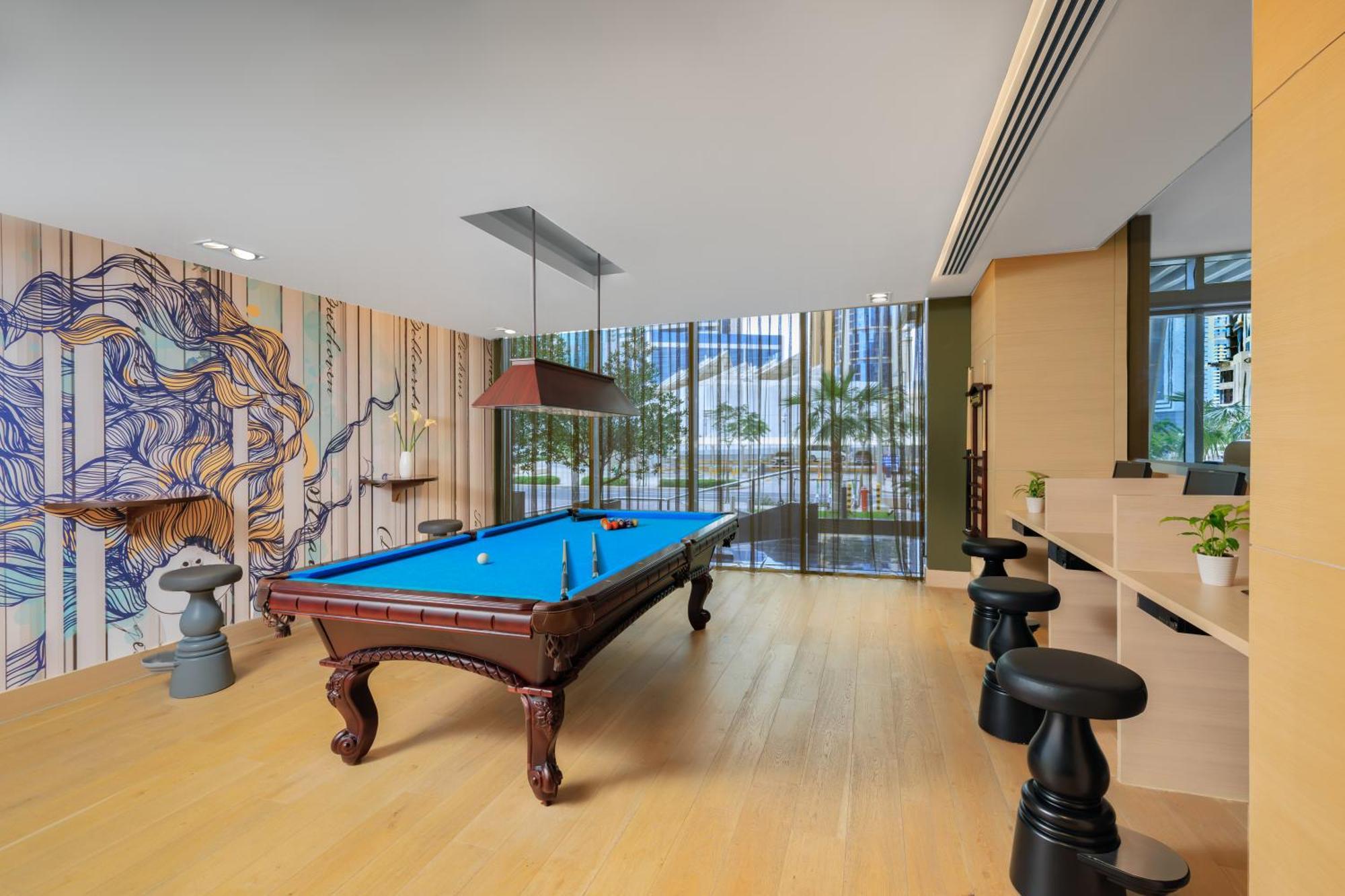 Deluxe One-Bedroom Apartment