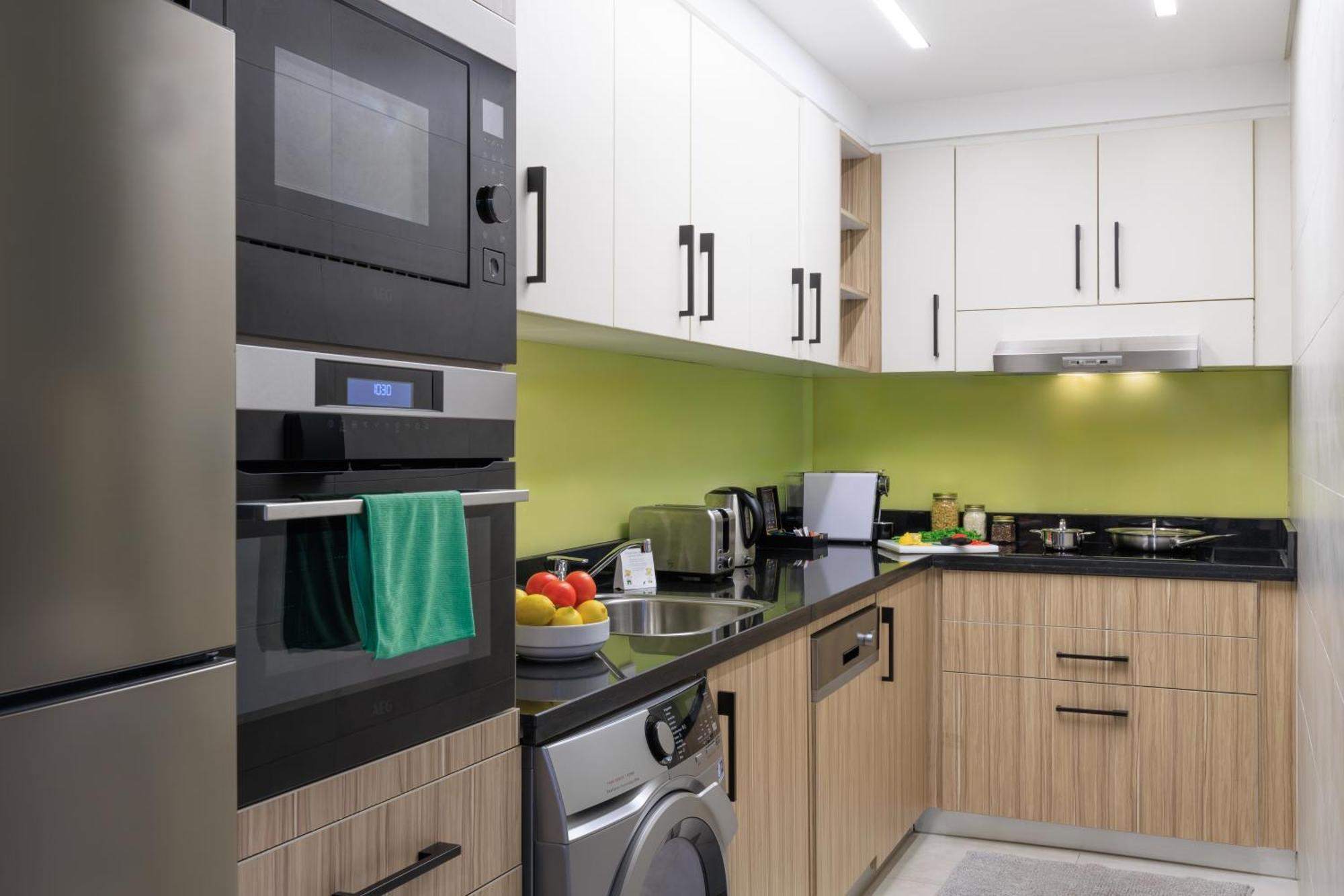Deluxe One-Bedroom Apartment