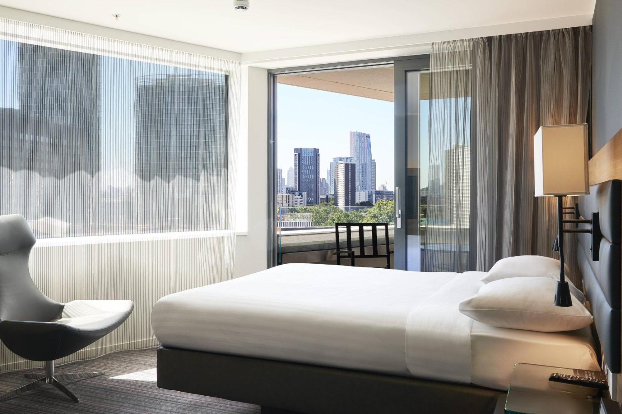 Moxy Premium Queen Room Balcony