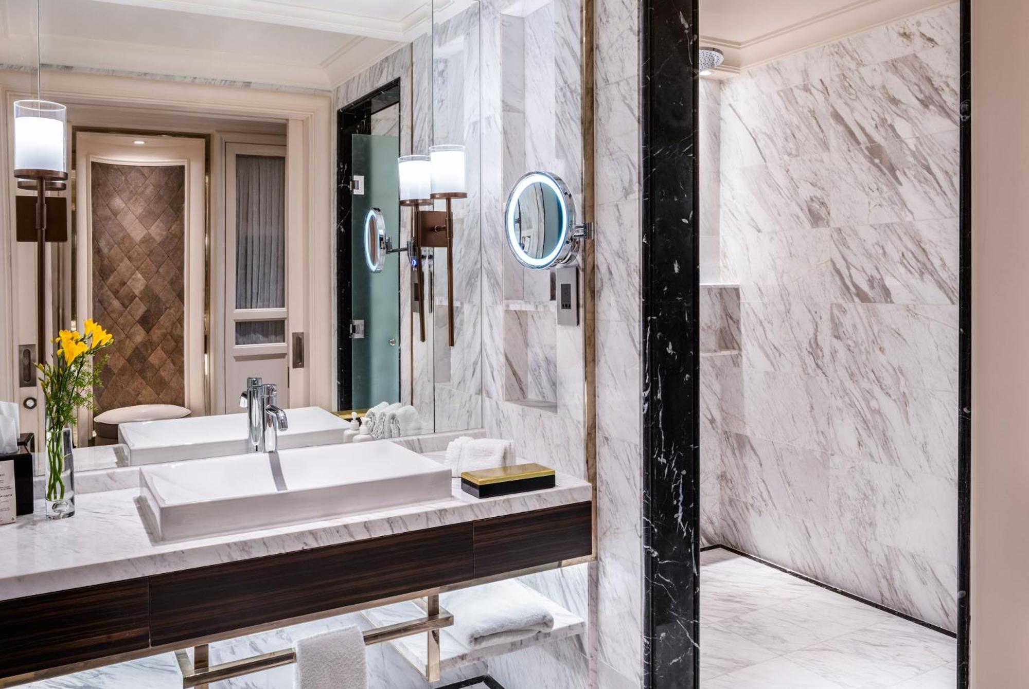 Signature King Room - Lounge Access