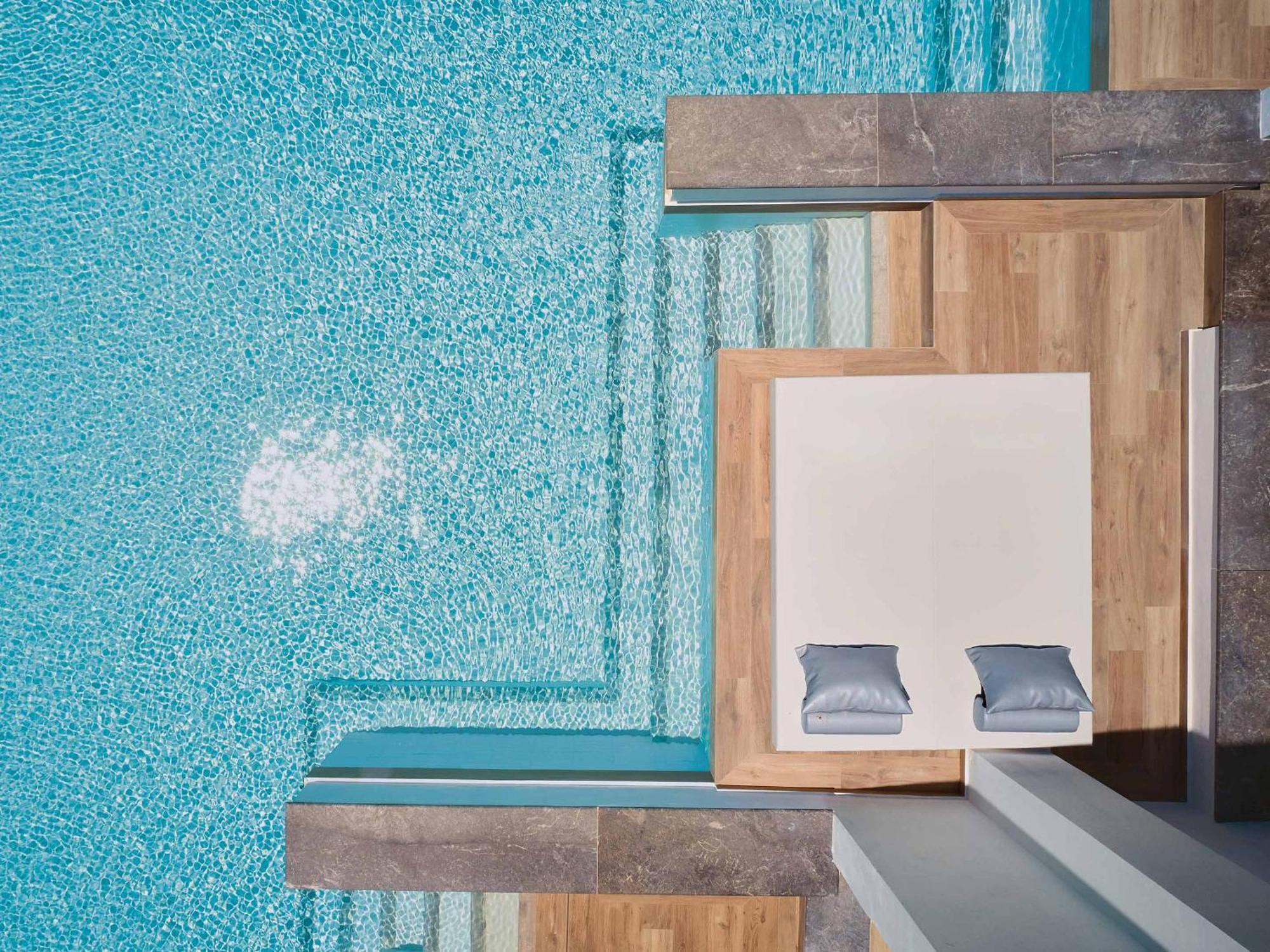 Swim Up White Room