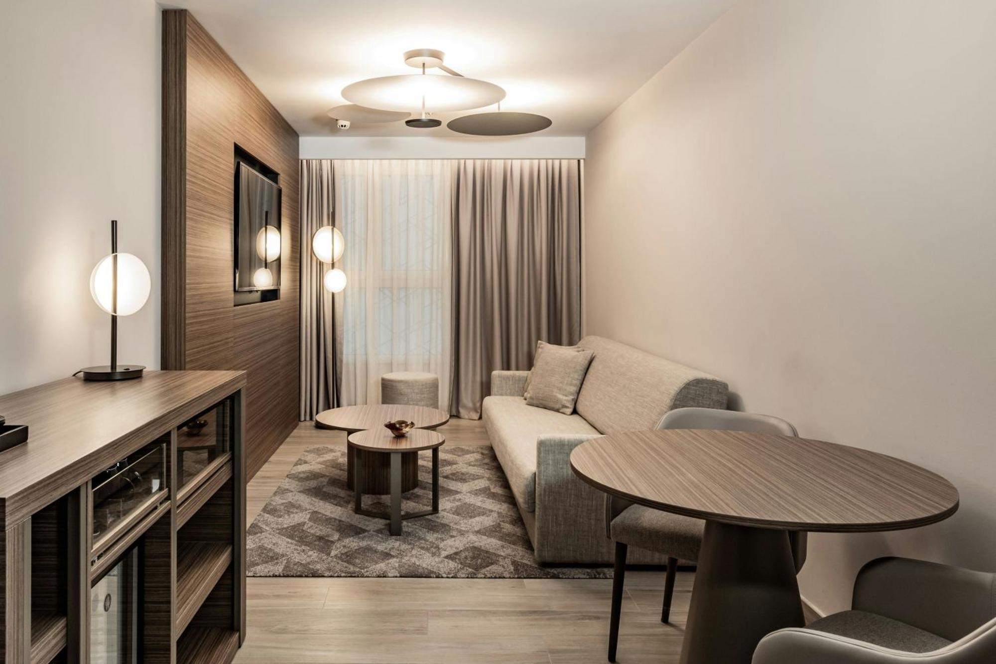 Suite King con 1 Camera da Letto, Divano-Letto e Vista Città