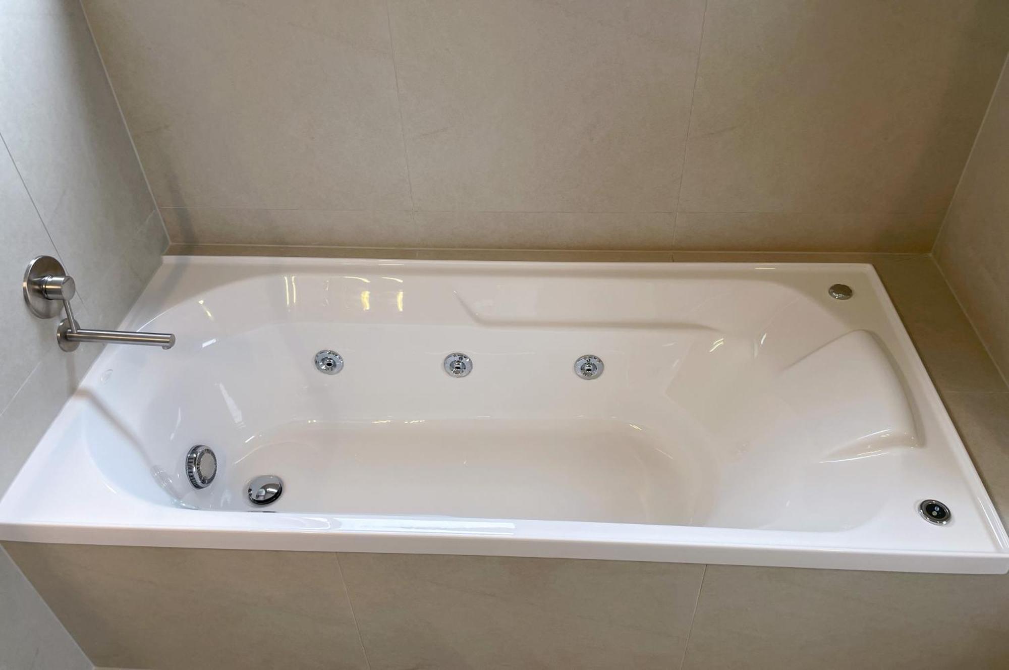 King Room Spa Bath