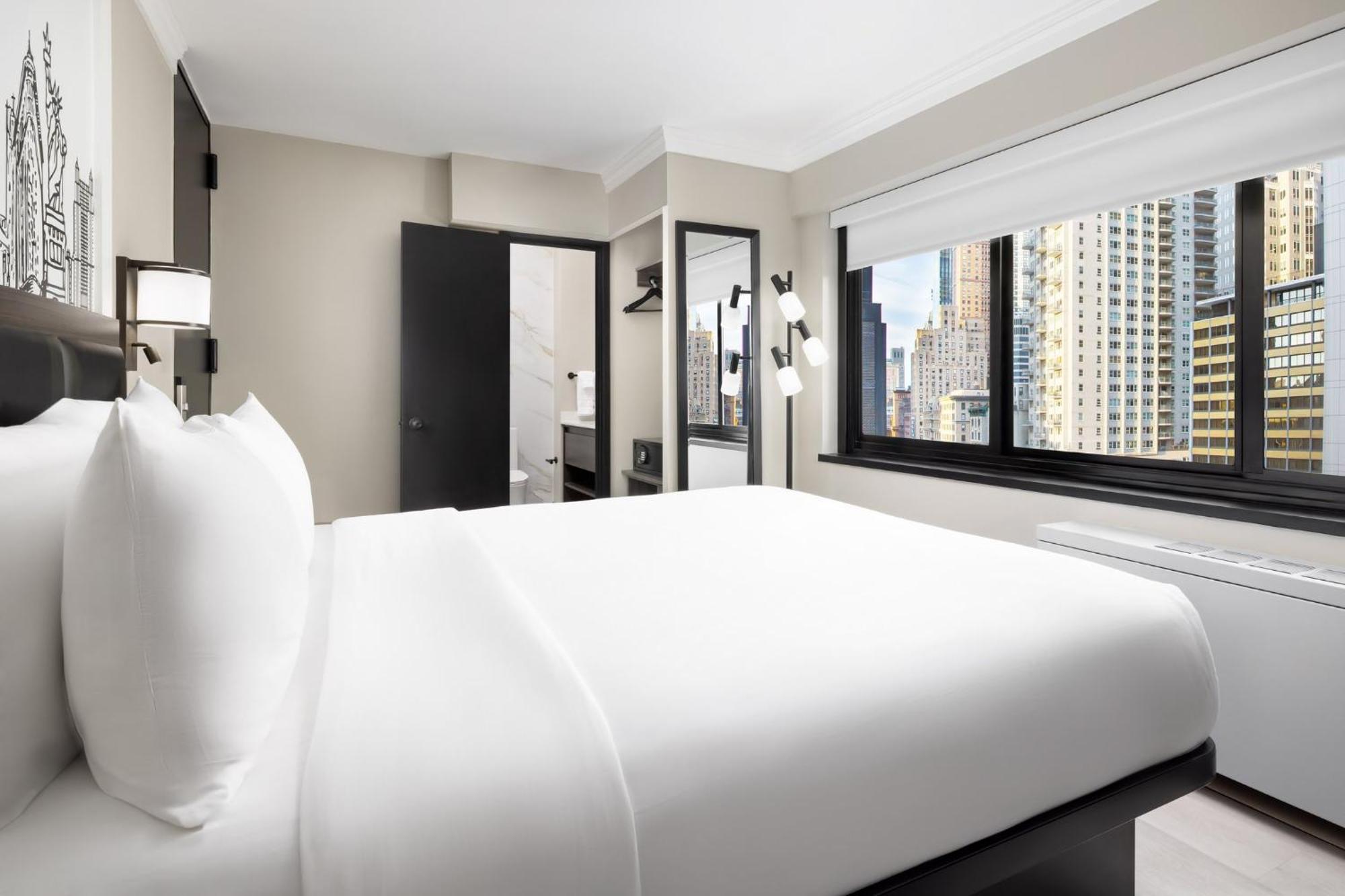 Standard Queen Room