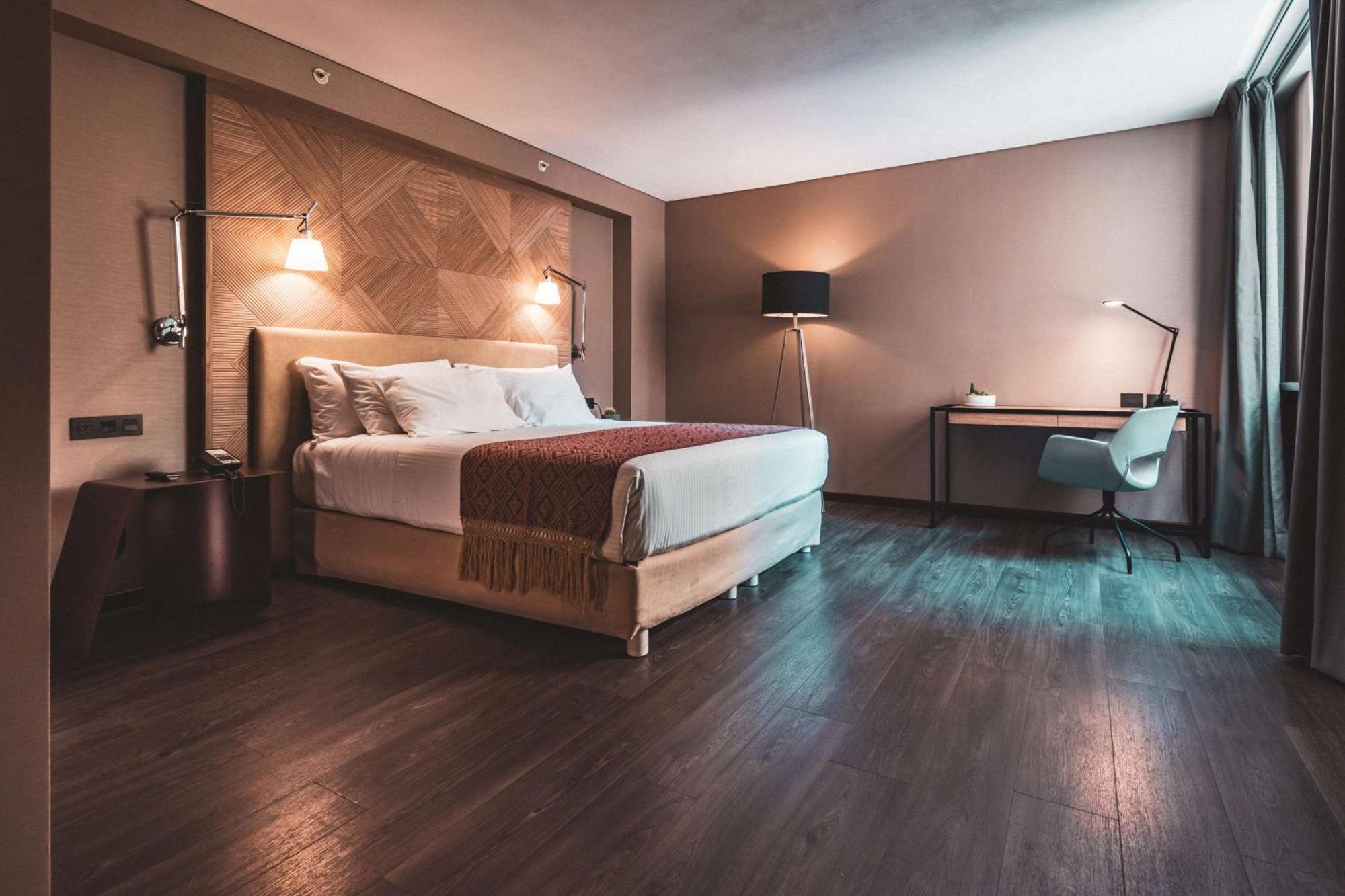 Premium XL King Room,1657137211:JPEG