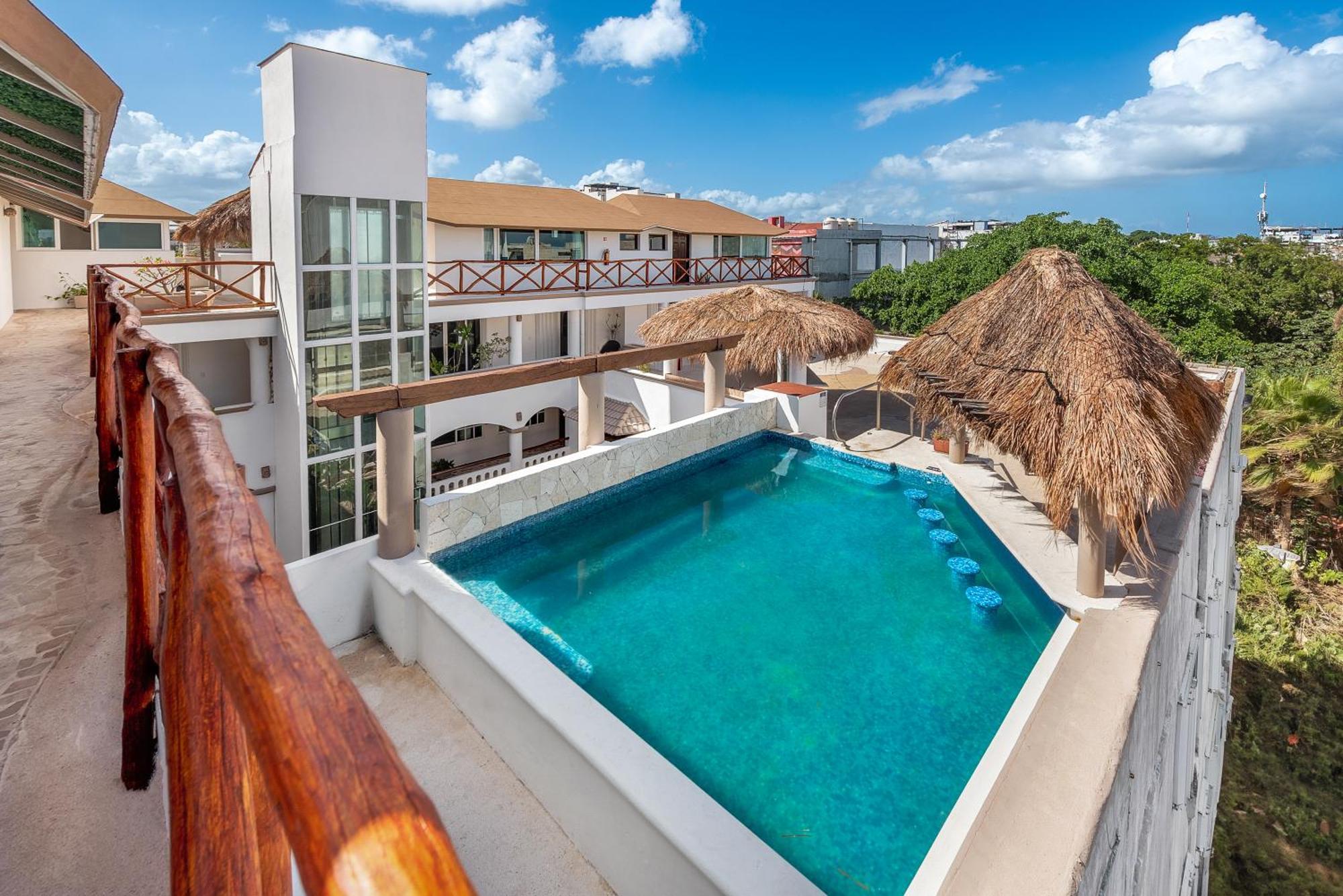 Deluxe King Room with Partial Ocean View