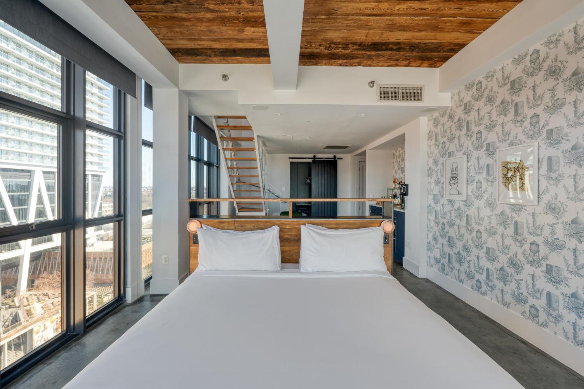 North 8th Loft Skyline View Terrace