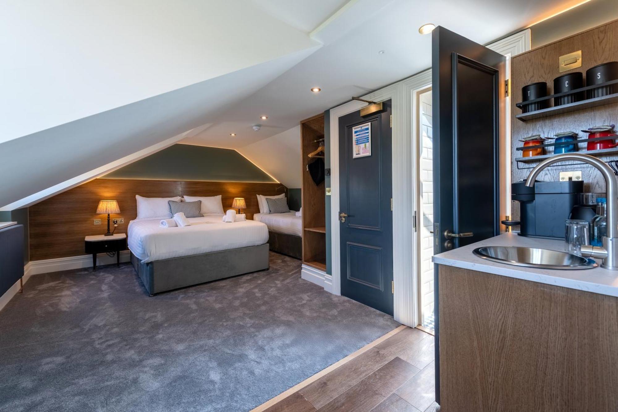 Comfort Triple Room Shower